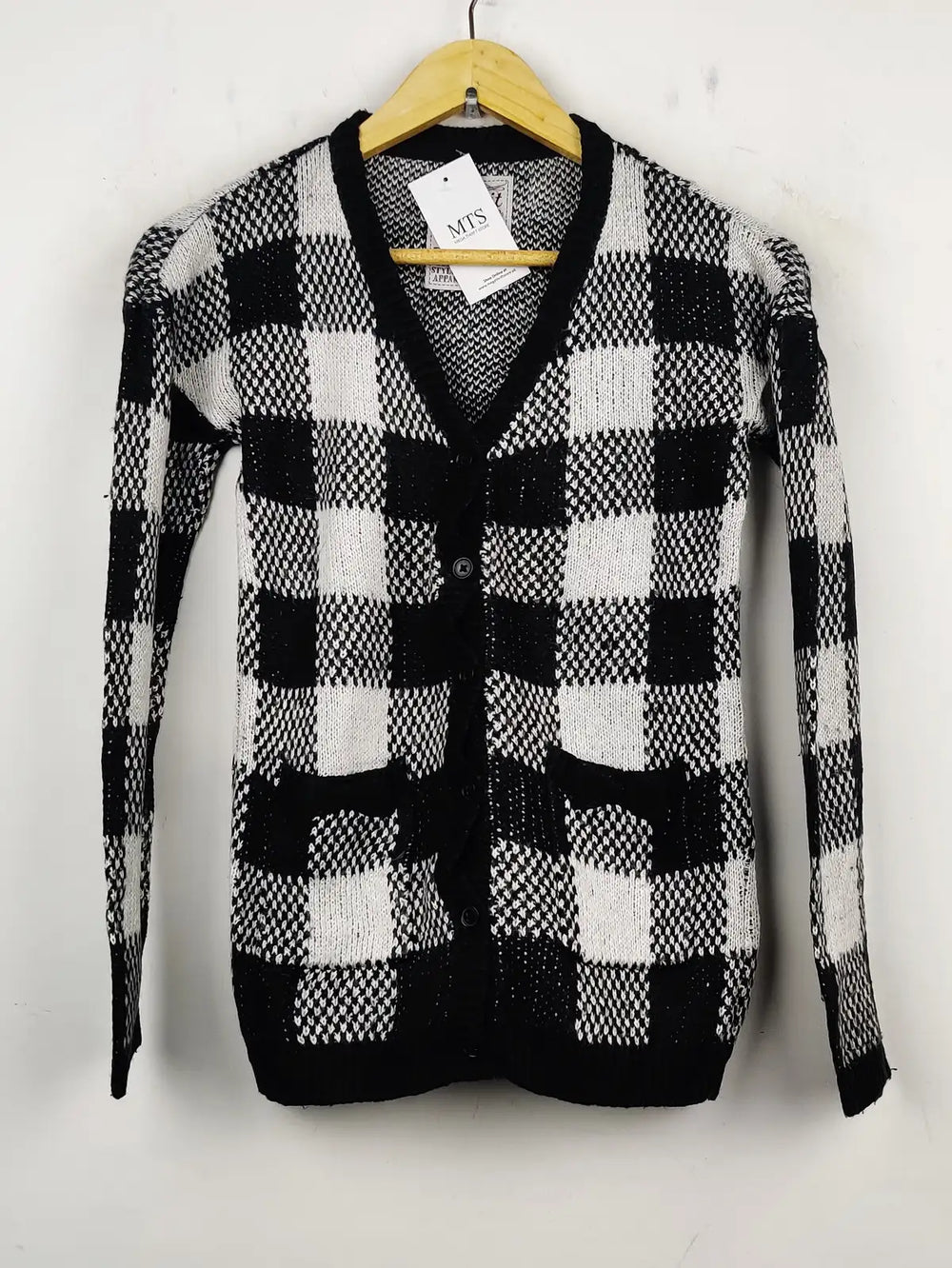 Buy online pre-used pre-loved 100% authentic & Original branded Tu (LS-7735) available in Pakistan. Top international brands avilable.