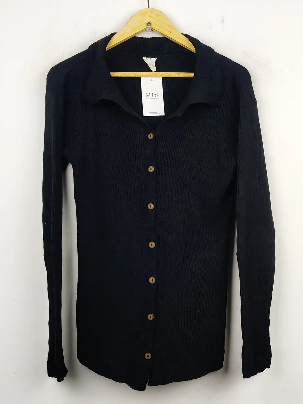 Buy online pre-used pre-loved 100% authentic & Original branded Unknown Brand (LS-7748) available in Pakistan. Top international brands avilable.