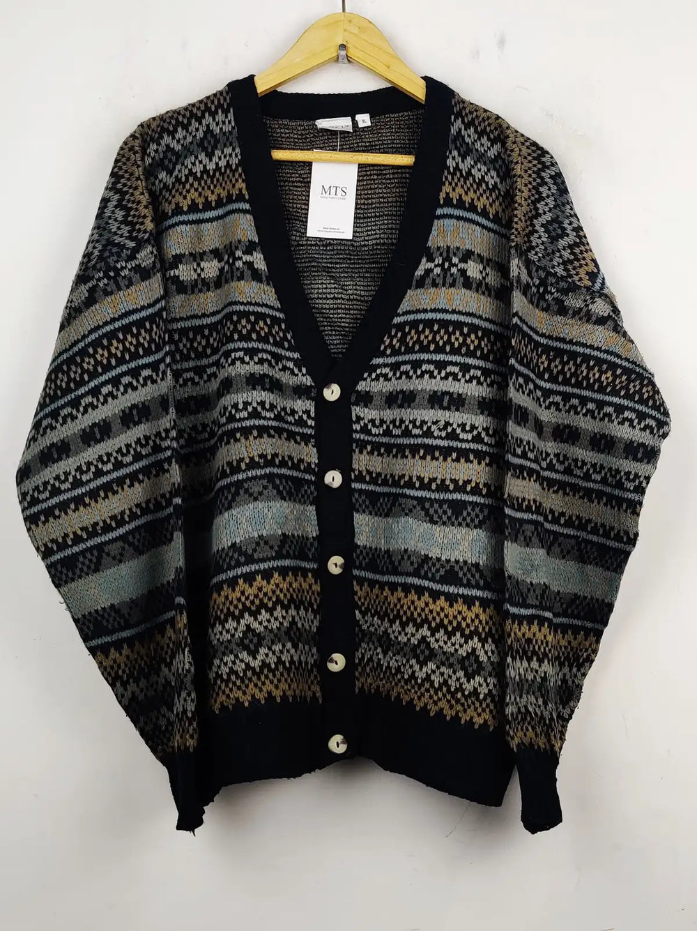 Buy online pre-used pre-loved 100% authentic & Original branded One Up (LS-7764) available in Pakistan. Top international brands avilable.