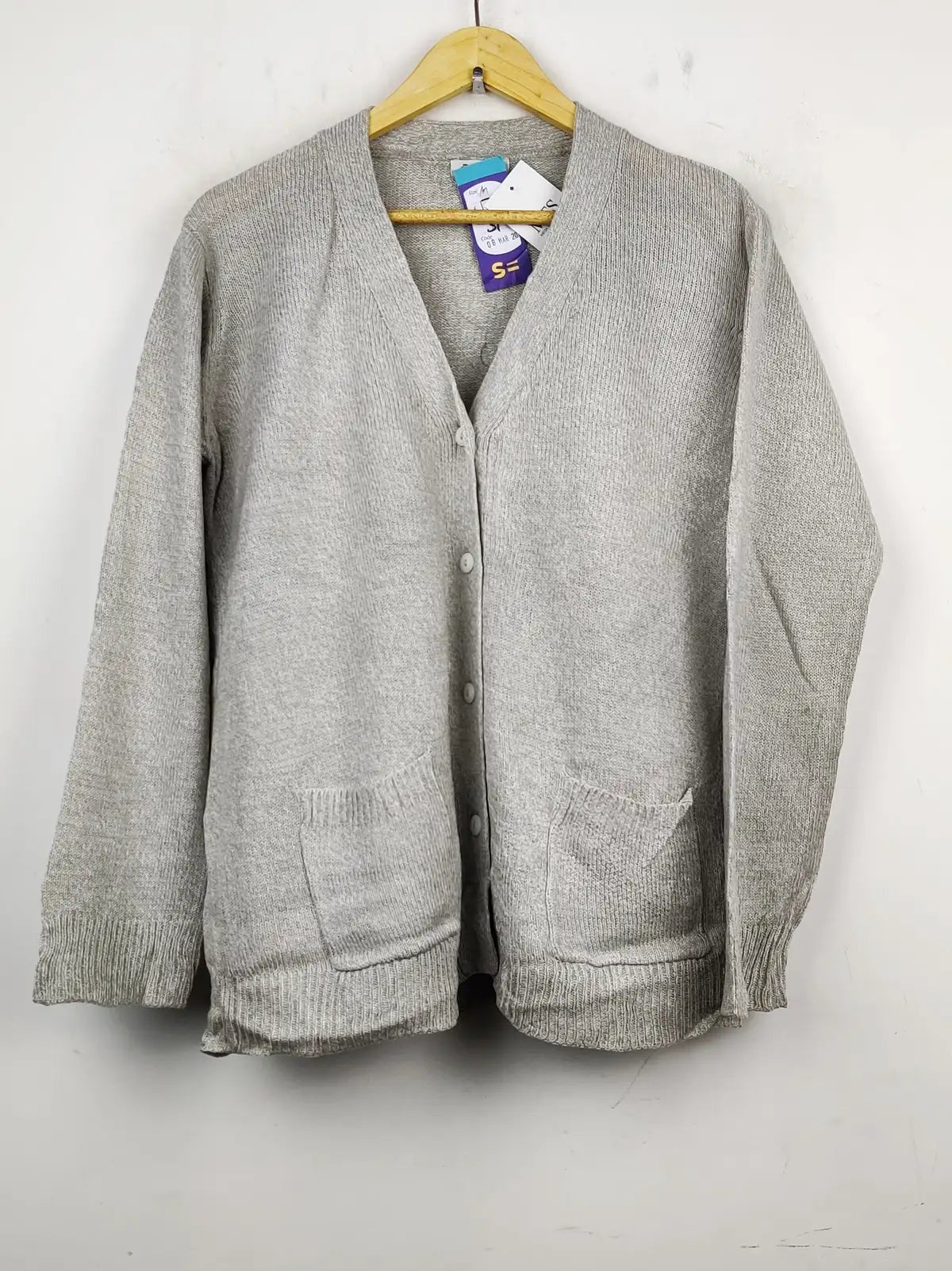 Buy online pre-used pre-loved 100% authentic & Original branded Damart (LS-7774) available in Pakistan. Top international brands avilable.