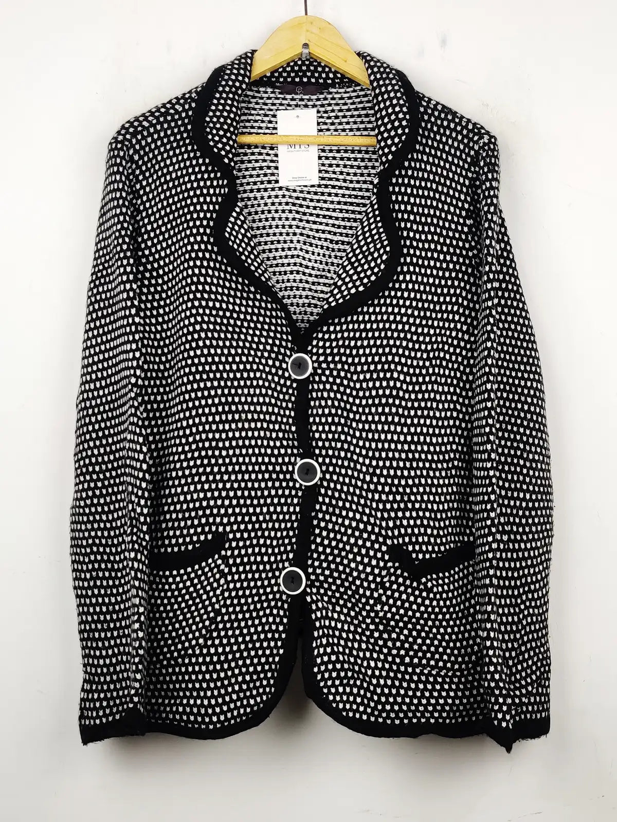 Buy online pre-used pre-loved 100% authentic & Original branded Evans (LS-7778) available in Pakistan. Top international brands avilable.