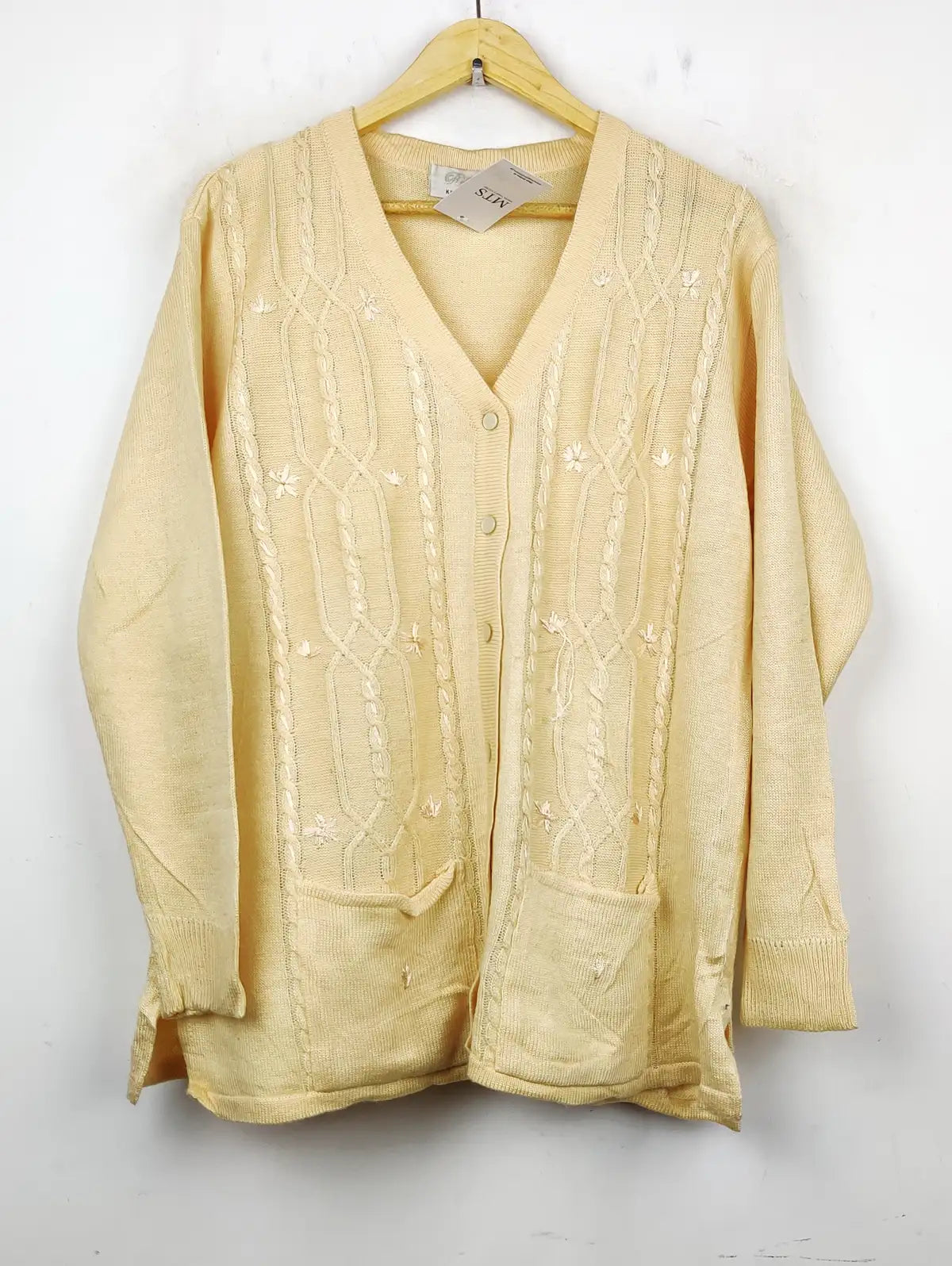 Buy online pre-used pre-loved 100% authentic & Original branded Reflect (LS-7782) available in Pakistan. Top international brands avilable.