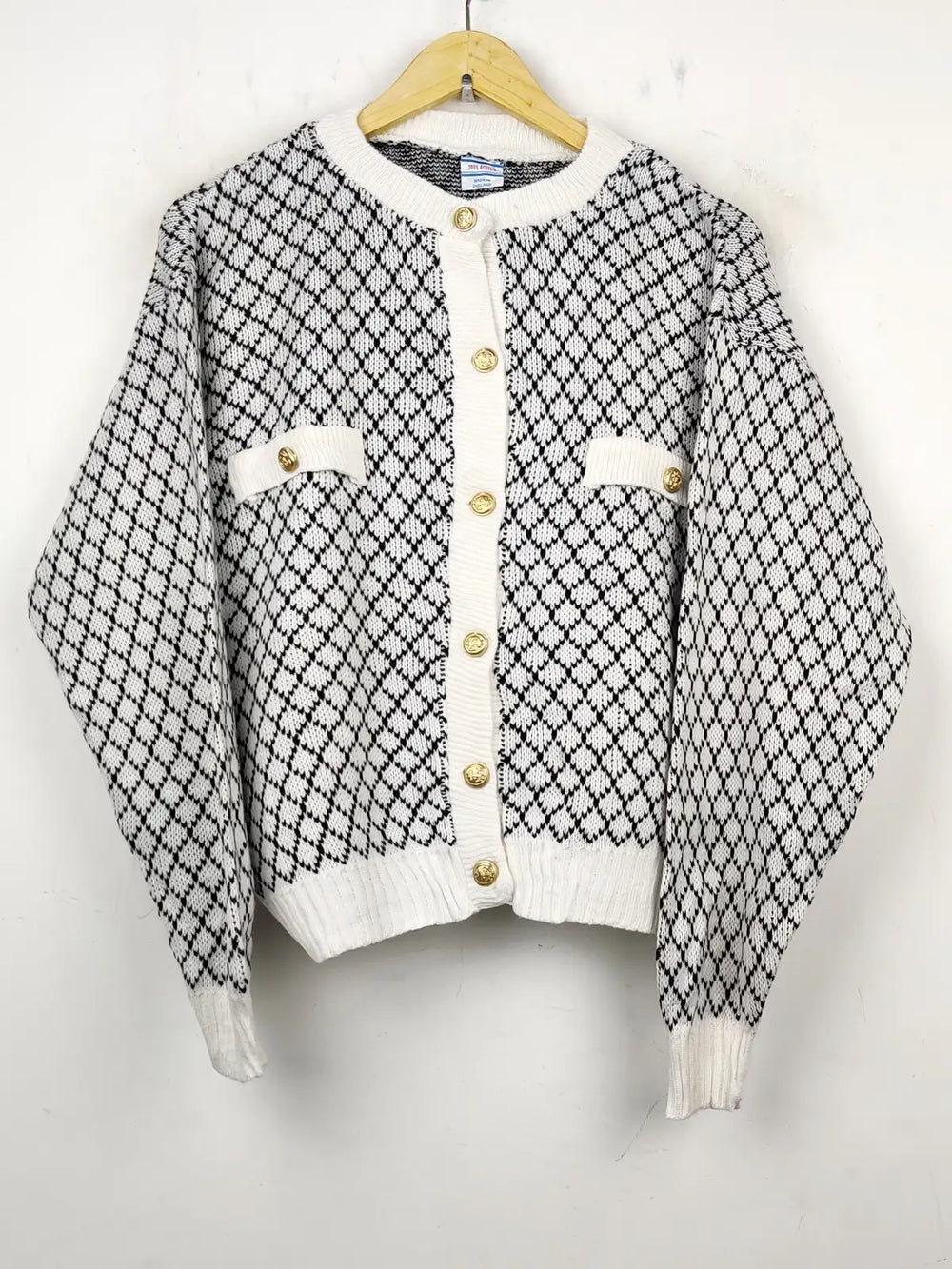 Buy online pre-used pre-loved 100% authentic & Original branded Unknown Brand (LS-7790) available in Pakistan. Top international brands avilable.