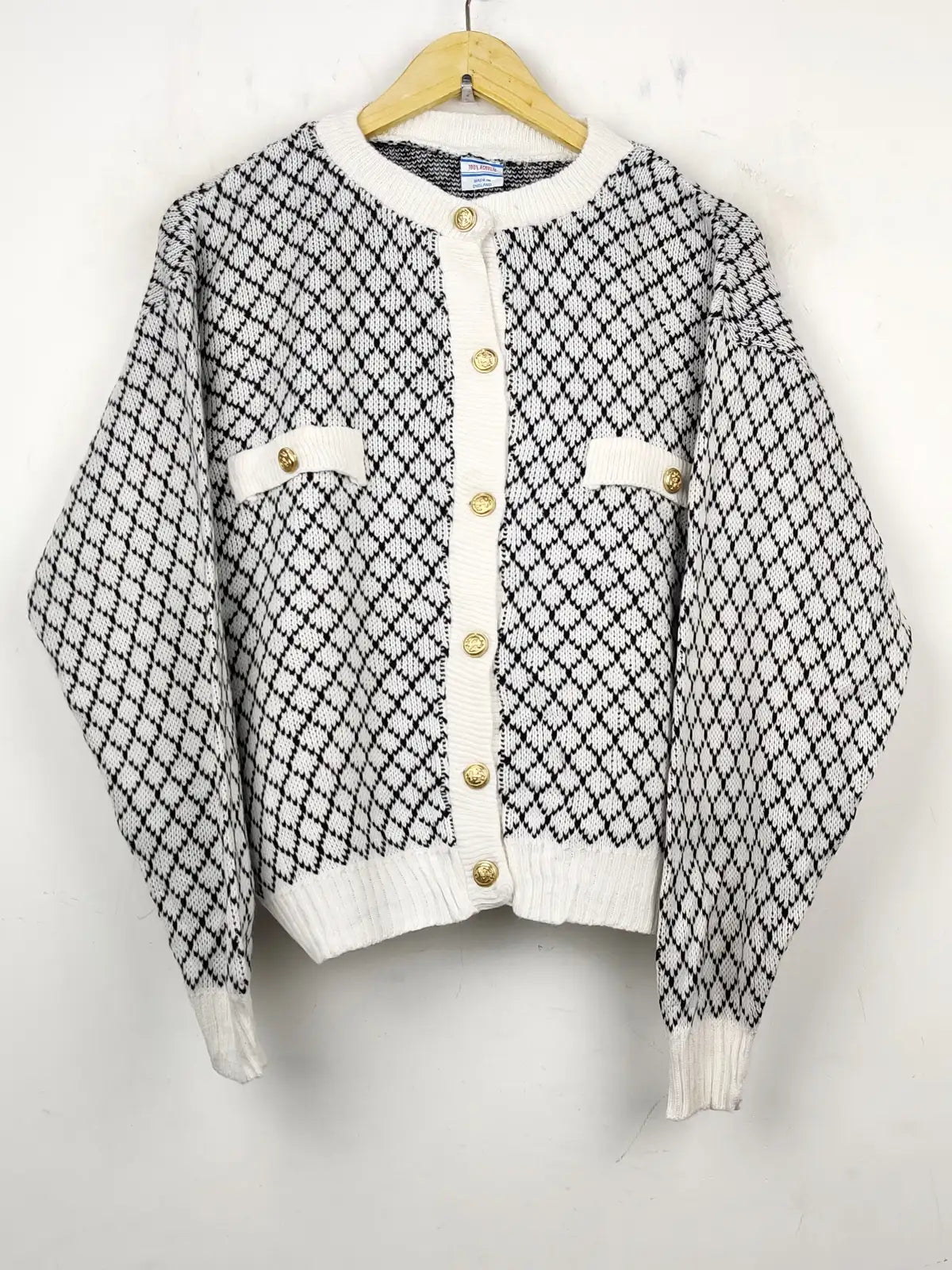 Buy online pre-used pre-loved 100% authentic & Original branded Unknown Brand (LS-7790) available in Pakistan. Top international brands avilable.