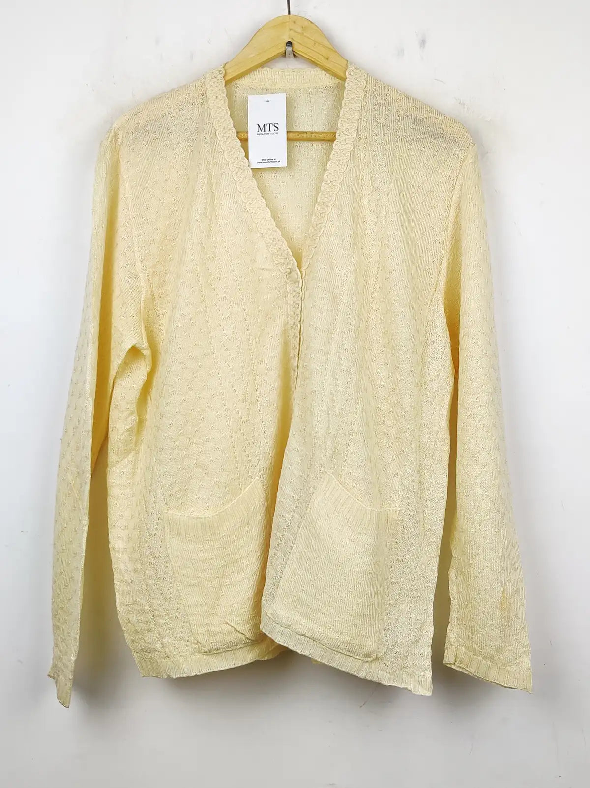 Buy online pre-used pre-loved 100% authentic & Original branded Unknown Brand (LS-7792) available in Pakistan. Top international brands avilable.