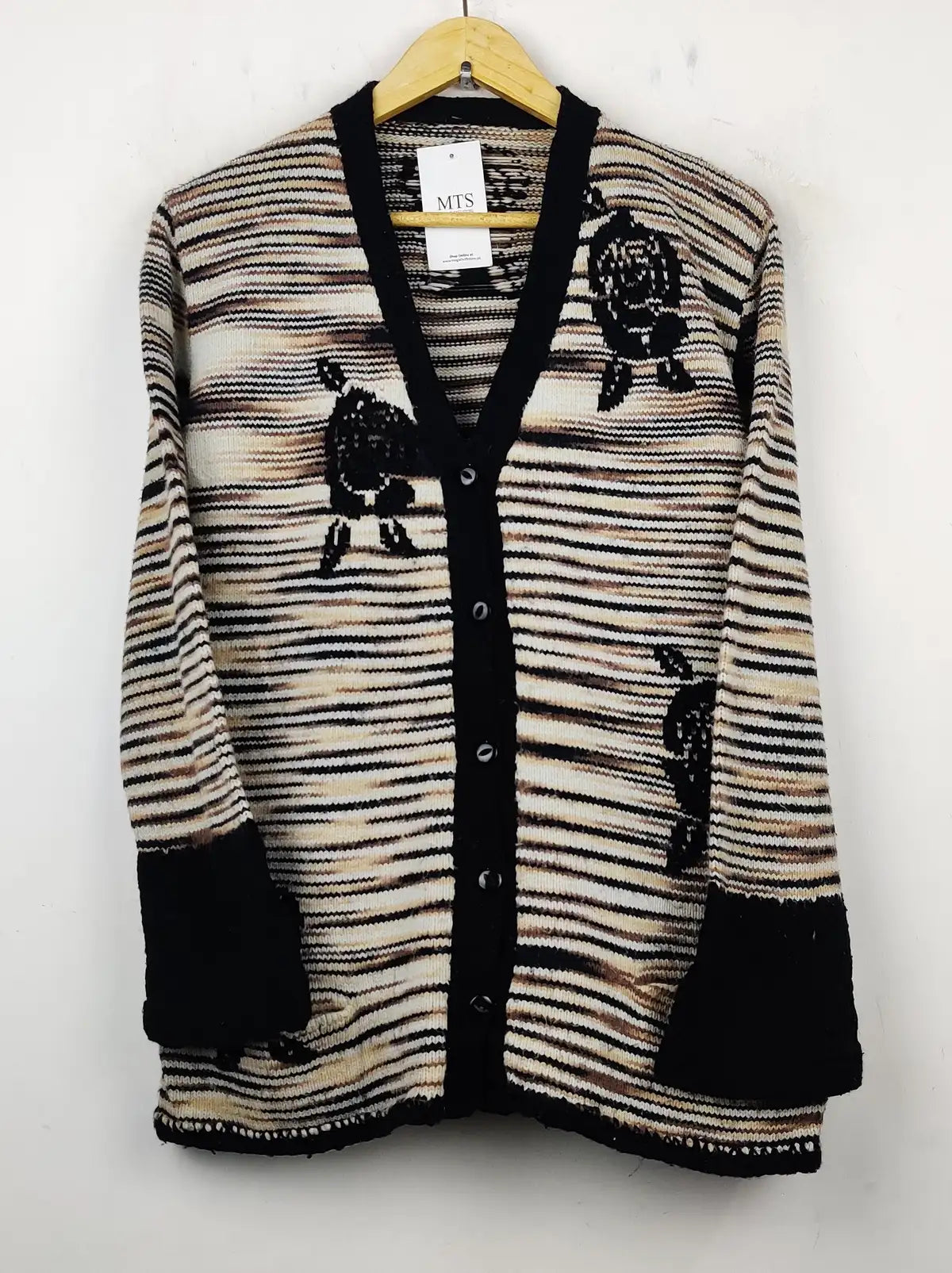 Buy online pre-used pre-loved 100% authentic & Original branded Unknown Brand (LS-7799) available in Pakistan. Top international brands avilable.
