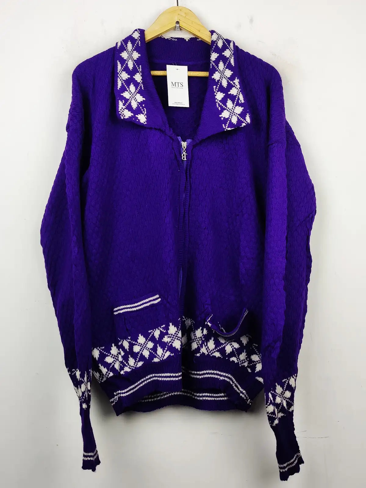 Buy online pre-used pre-loved 100% authentic & Original branded Unknown Brand (LS-7811) available in Pakistan. Top international brands avilable.
