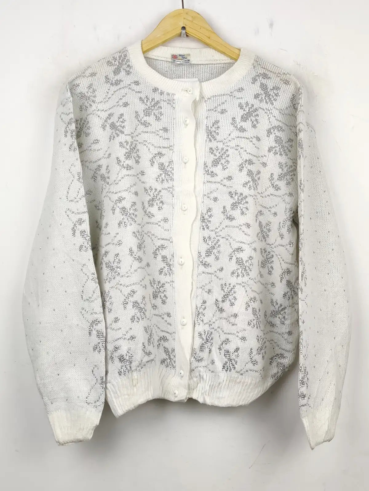 Buy online pre-used pre-loved 100% authentic & Original branded Unknown Brand (LS-7813) available in Pakistan. Top international brands avilable.
