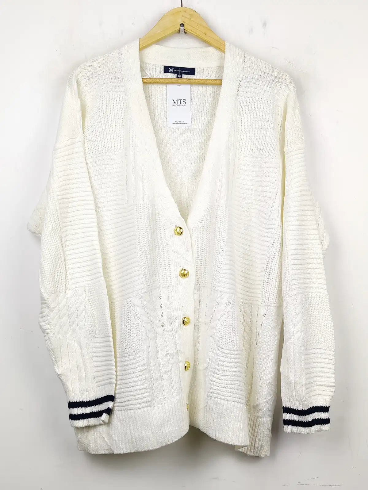 Buy online pre-used pre-loved 100% authentic & Original branded Crew Clothing Company (LS-7818) available in Pakistan. Top international brands avilable.