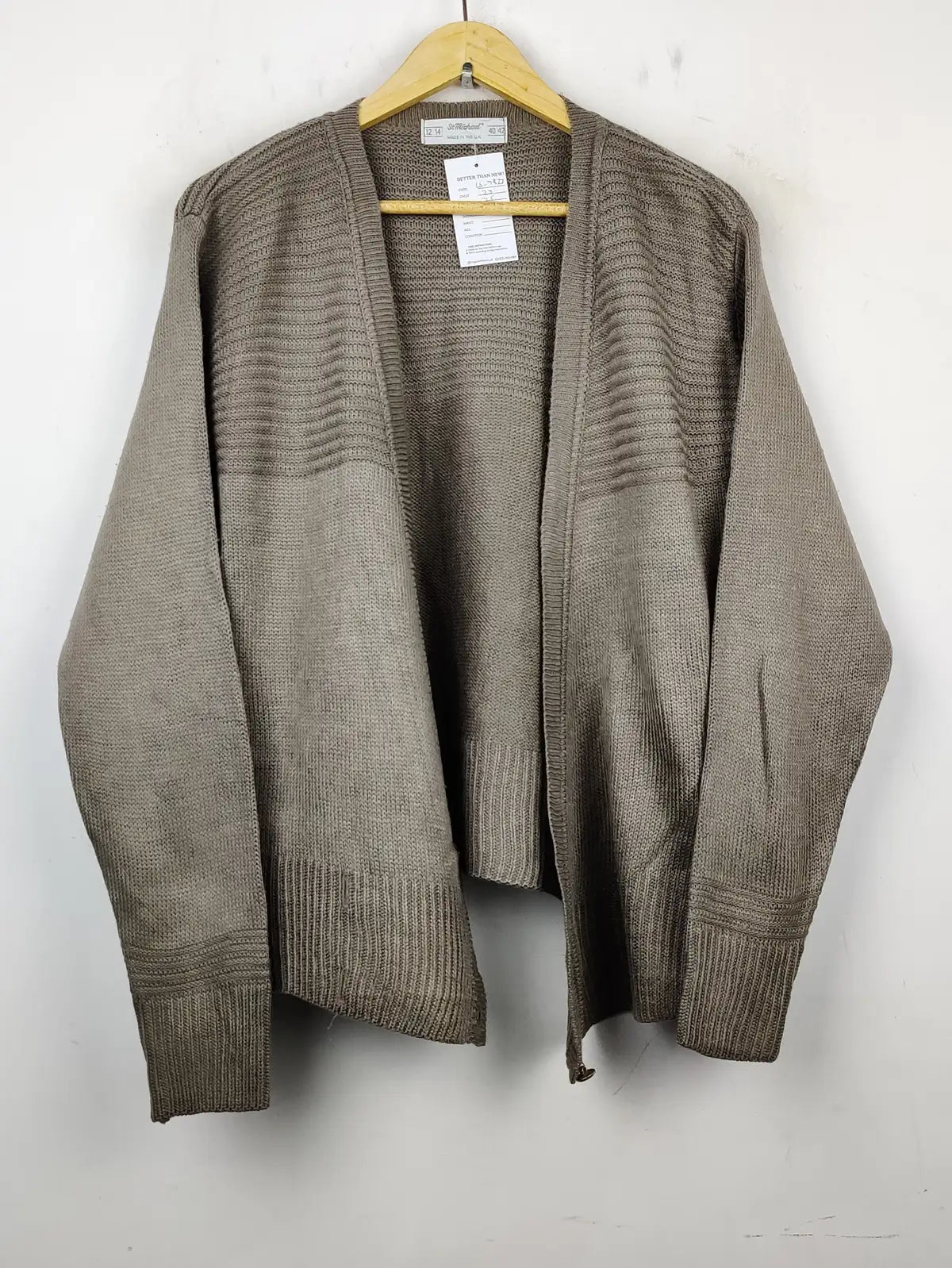 Buy online pre-used pre-loved 100% authentic & Original branded St Michael (LS-7827) available in Pakistan. Top international brands avilable.