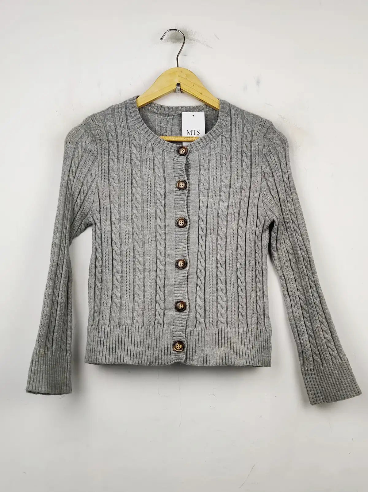Buy online pre-used pre-loved 100% authentic & Original branded Unknown Brand (LS-7828) available in Pakistan. Top international brands avilable.