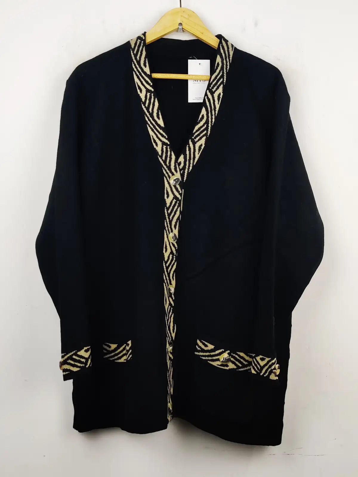 Buy online pre-used pre-loved 100% authentic & Original branded Classics (LS-7844) available in Pakistan. Top international brands avilable.