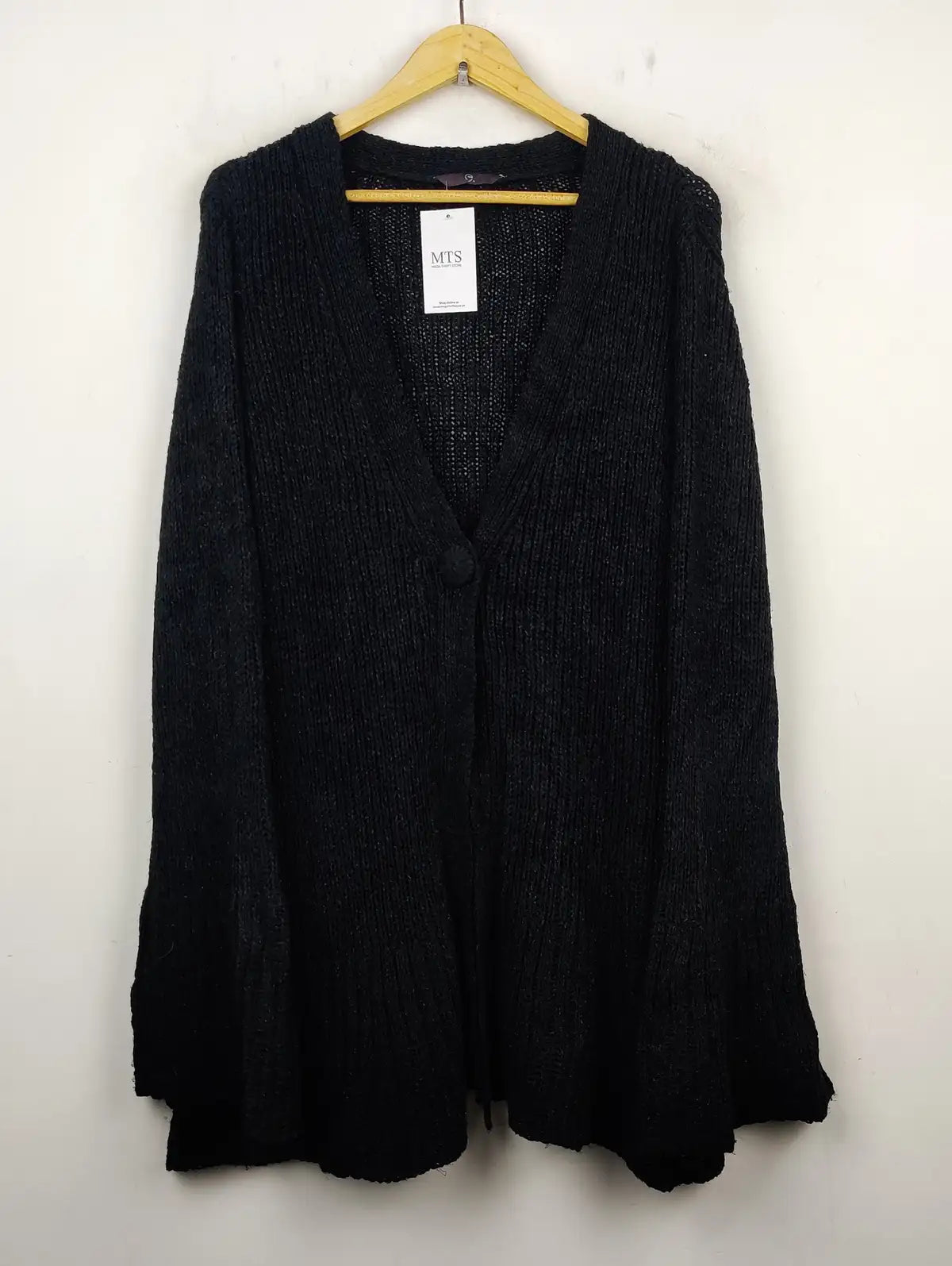 Buy online pre-used pre-loved 100% authentic & Original branded Evans (LS-7859) available in Pakistan. Top international brands avilable.