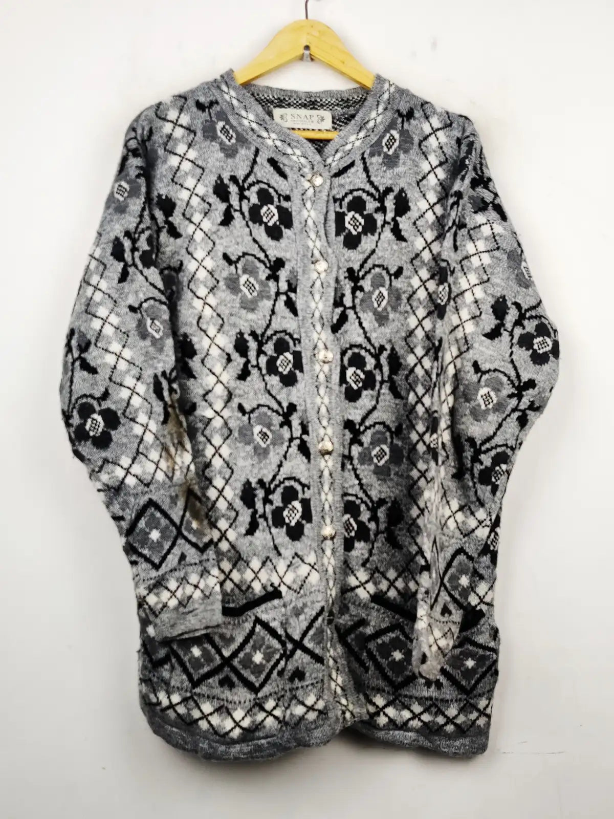 Buy online pre-used pre-loved 100% authentic & Original branded Originals (LS-7861) available in Pakistan. Top international brands avilable.