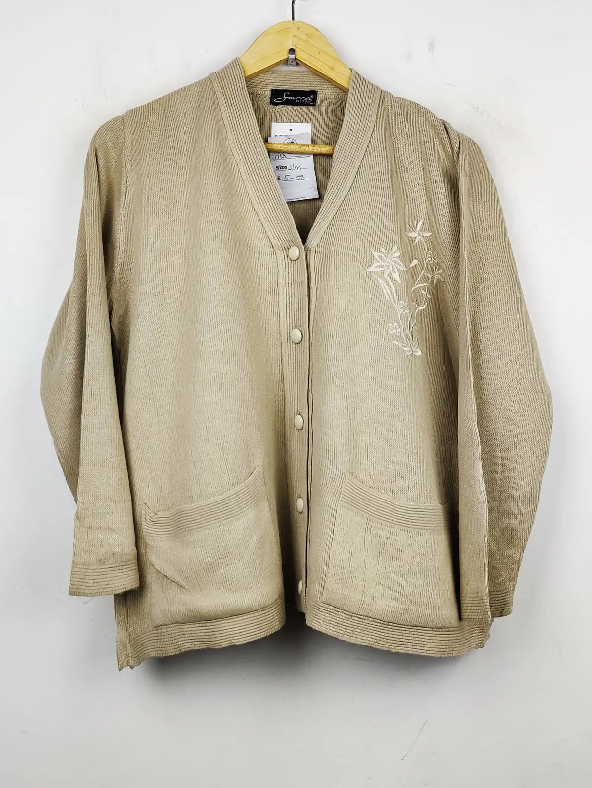 Buy online pre-used pre-loved 100% authentic & Original branded Sarra (LS-7877) available in Pakistan. Top international brands avilable.