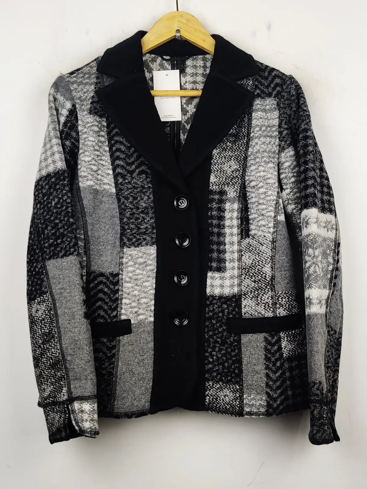 Buy online pre-used pre-loved 100% authentic & Original branded Unknown Brand (LS-7898) available in Pakistan. Top international brands avilable.