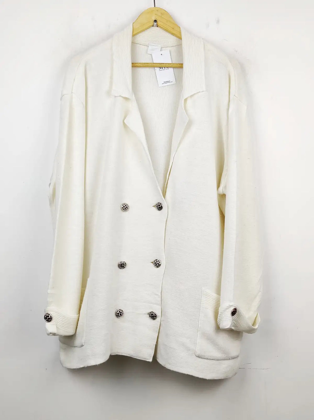 Buy online pre-used pre-loved 100% authentic & Original branded Unknown Brand (LS-7901) available in Pakistan. Top international brands avilable.