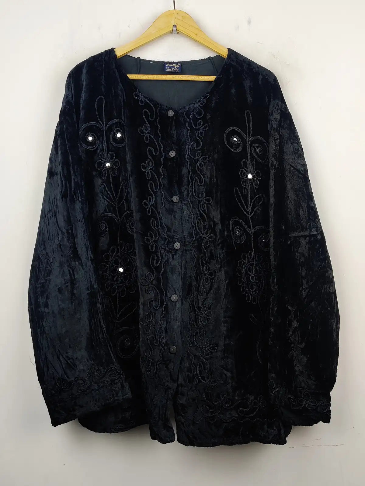 Buy online pre-used pre-loved 100% authentic & Original branded Her Style (LS-7903) available in Pakistan. Top international brands avilable.