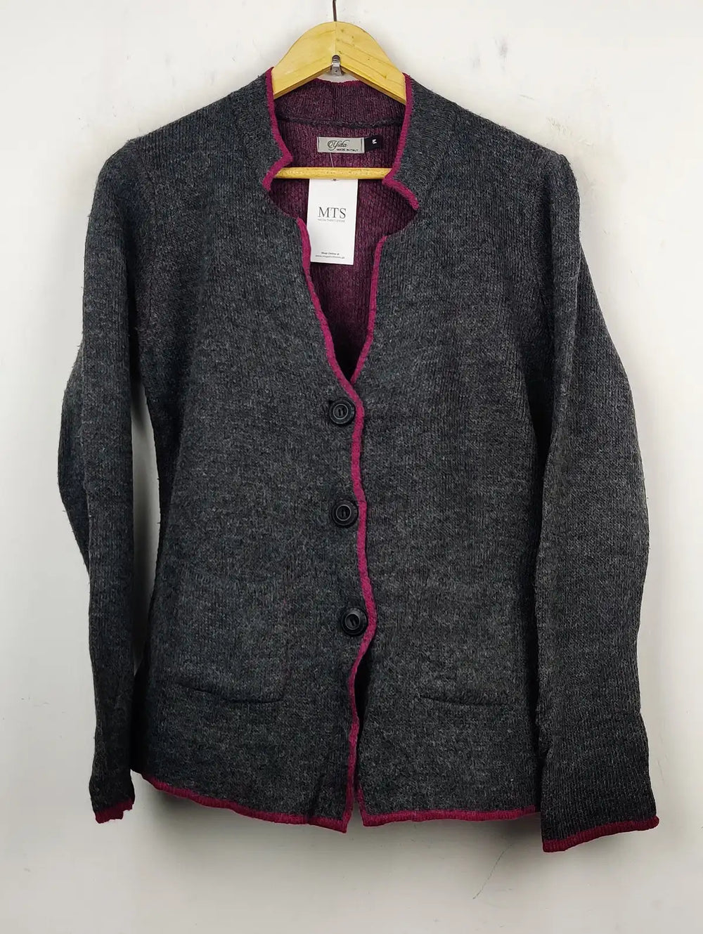 Buy online pre-used pre-loved 100% authentic & Original branded Yida (LS-7906) available in Pakistan. Top international brands avilable.