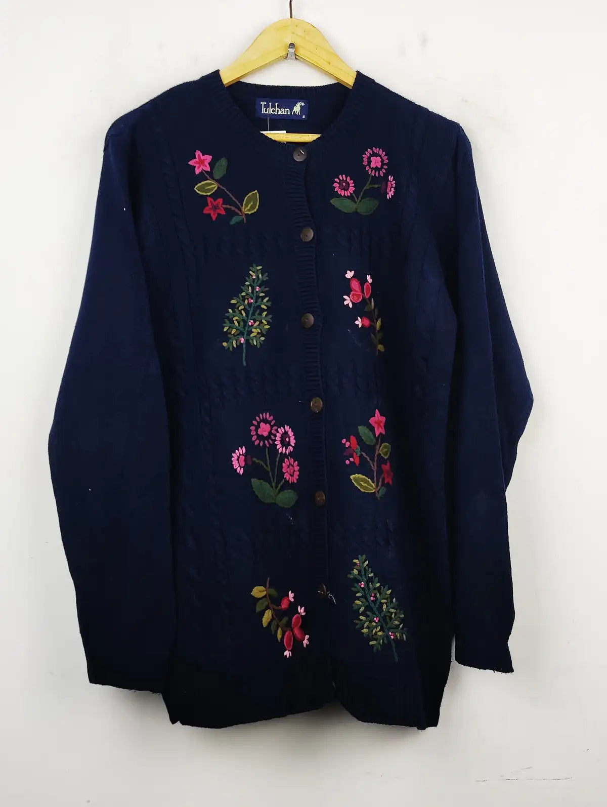 Buy online pre-used pre-loved 100% authentic & Original branded Tulchan (LS-7907) available in Pakistan. Top international brands avilable.
