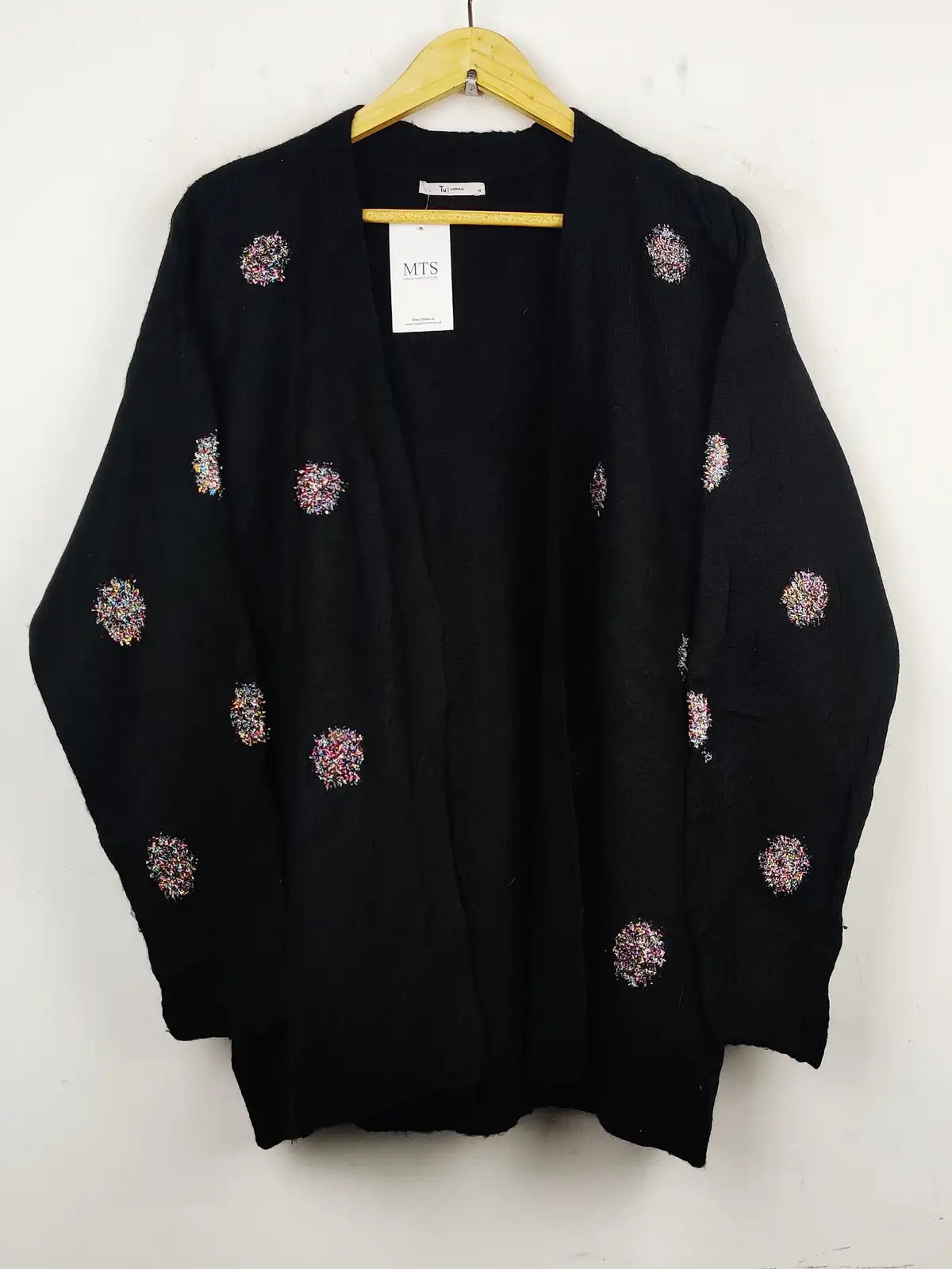 Buy online pre-used pre-loved 100% authentic & Original branded Tu (LS-7908) available in Pakistan. Top international brands avilable.