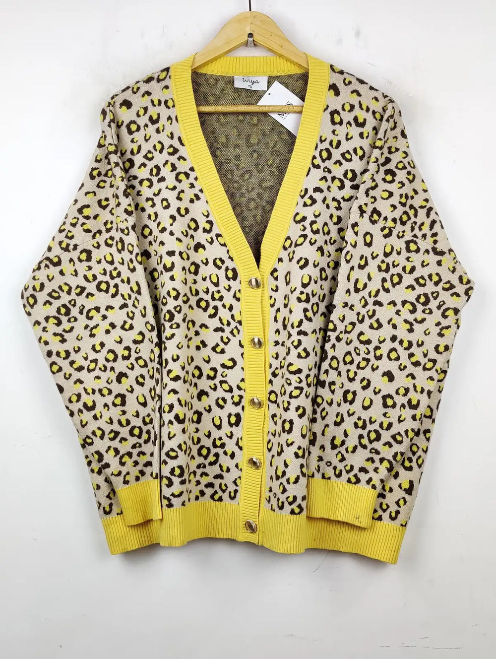 Buy online pre-used pre-loved 100% authentic & Original branded Tu (LS-7965) available in Pakistan. Top international brands avilable.