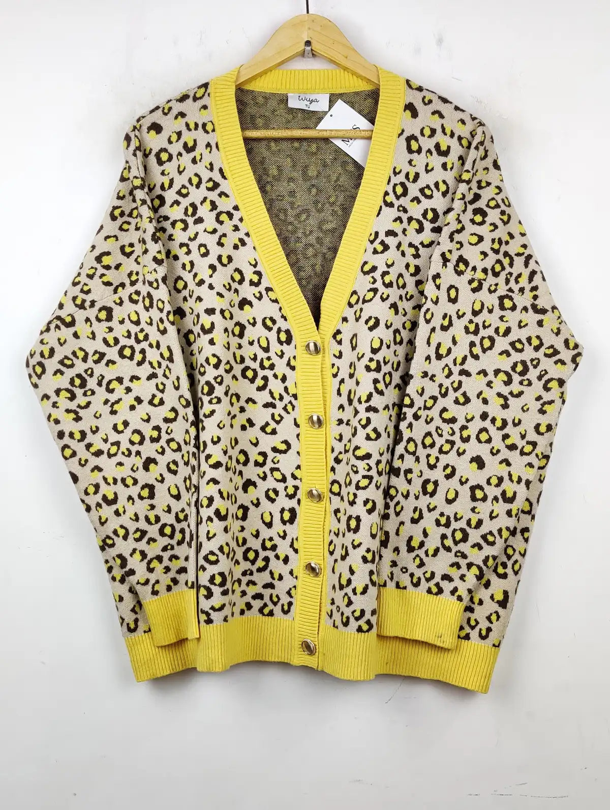 Buy online pre-used pre-loved 100% authentic & Original branded Tu (LS-7965) available in Pakistan. Top international brands avilable.