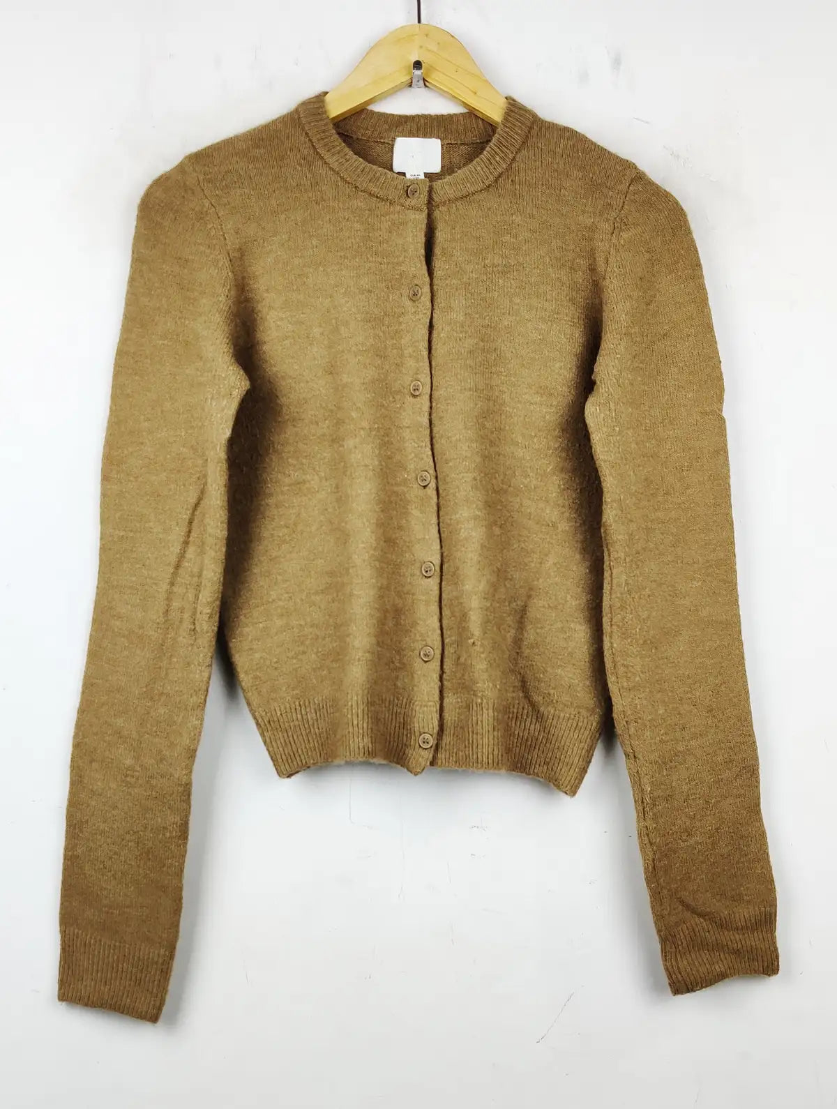 Buy online pre-used pre-loved 100% authentic & Original branded H&M (LS-7983) available in Pakistan. Top international brands avilable.