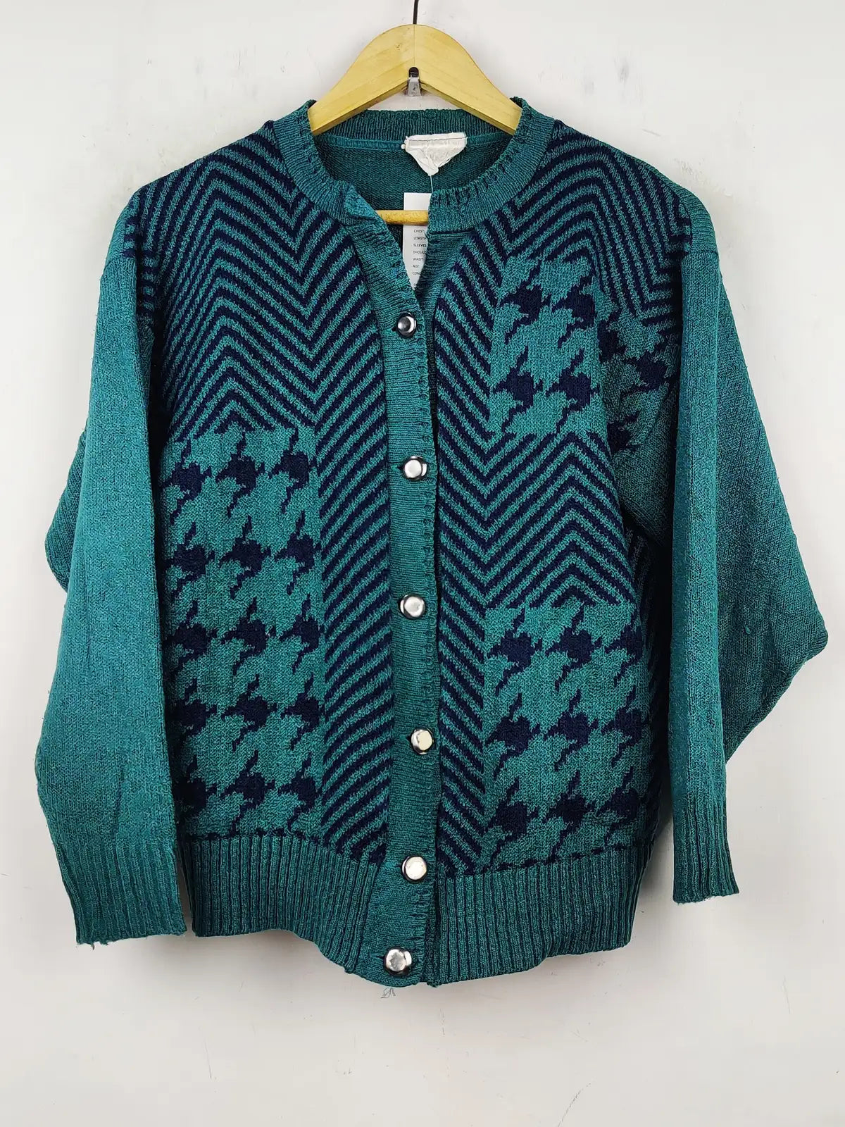 Buy online pre-used pre-loved 100% authentic & Original branded Unknown Brand (LS-8042) available in Pakistan. Top international brands avilable.
