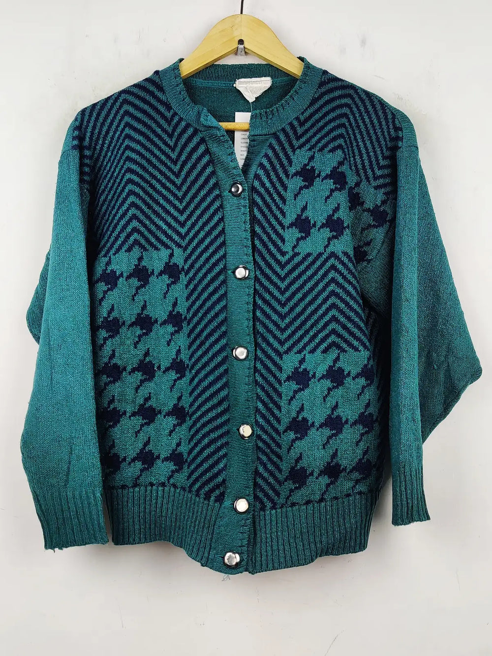 Buy online pre-used pre-loved 100% authentic & Original branded Unknown Brand (LS-8042) available in Pakistan. Top international brands avilable.