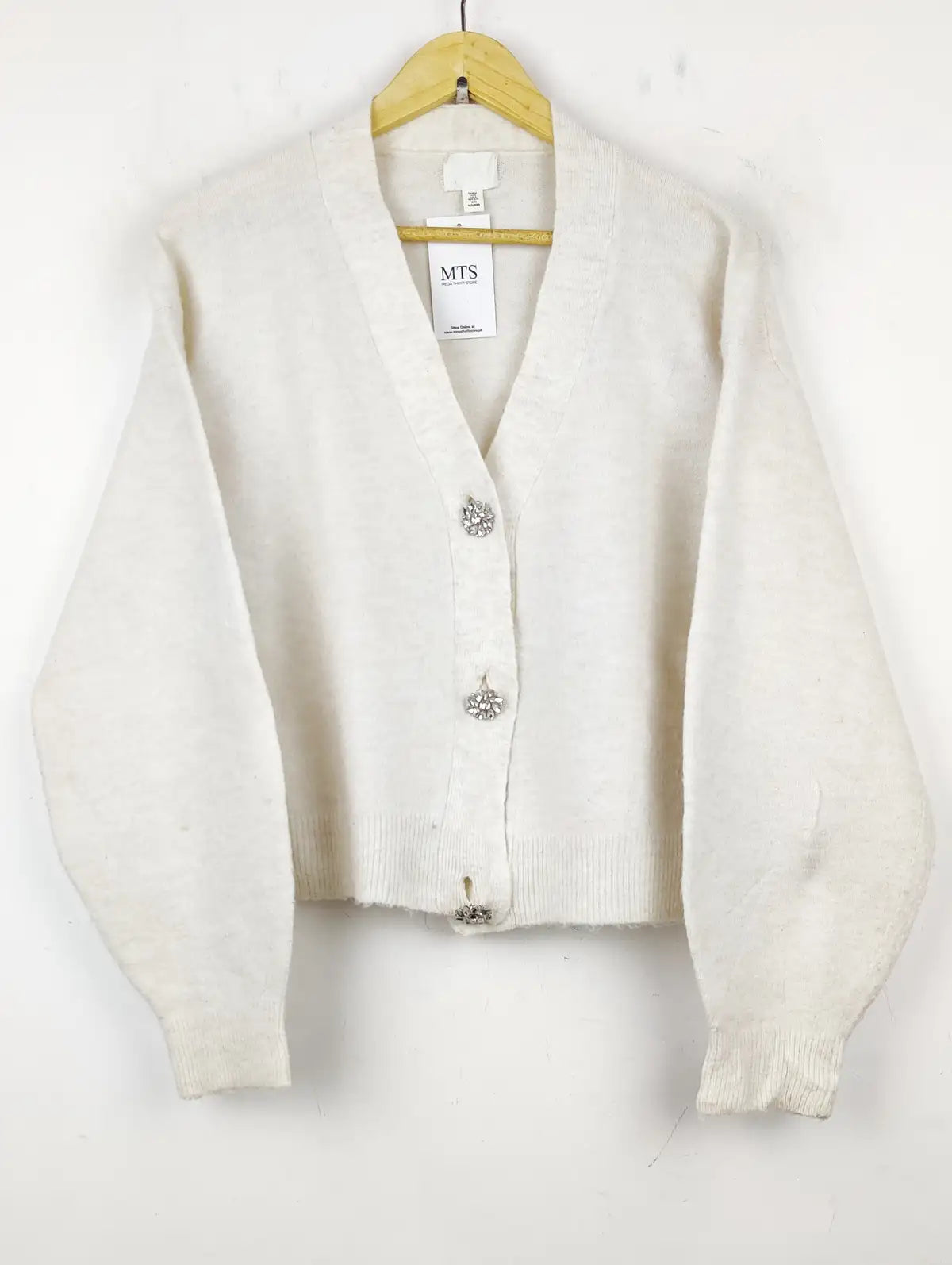 Buy online pre-used pre-loved 100% authentic & Original branded H&M (LS-8094) available in Pakistan. Top international brands avilable.