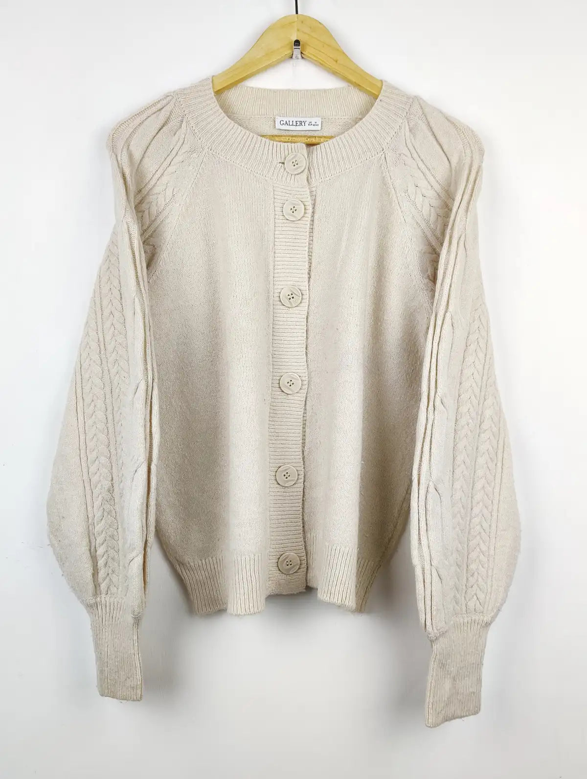 Buy online pre-used pre-loved 100% authentic & Original branded Gallery (LS-8533) available in Pakistan. Top international brands avilable.