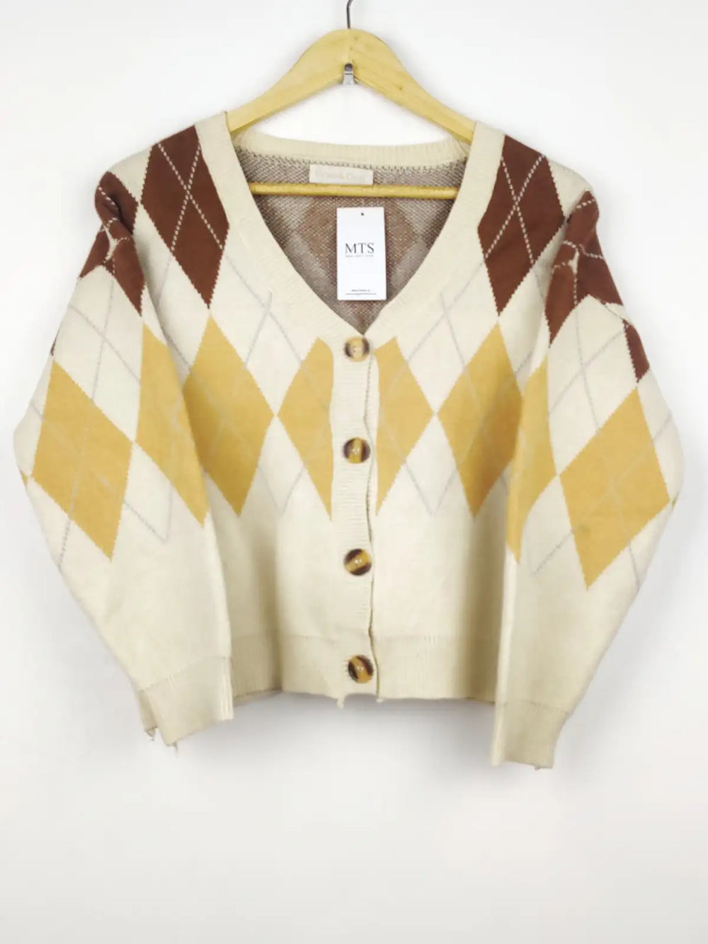 Buy online pre-used pre-loved 100% authentic & Original branded Grace & Chili (LS-8589) available in Pakistan. Top international brands avilable.