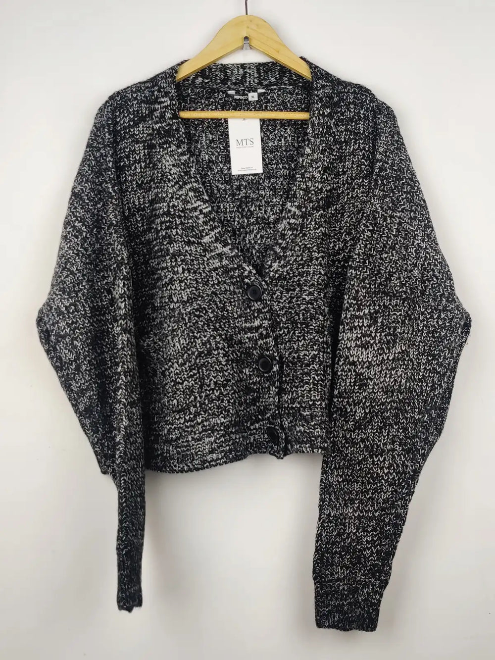 Buy online pre-used pre-loved 100% authentic & Original branded Pep&Co (LS-8609) available in Pakistan. Top international brands avilable.