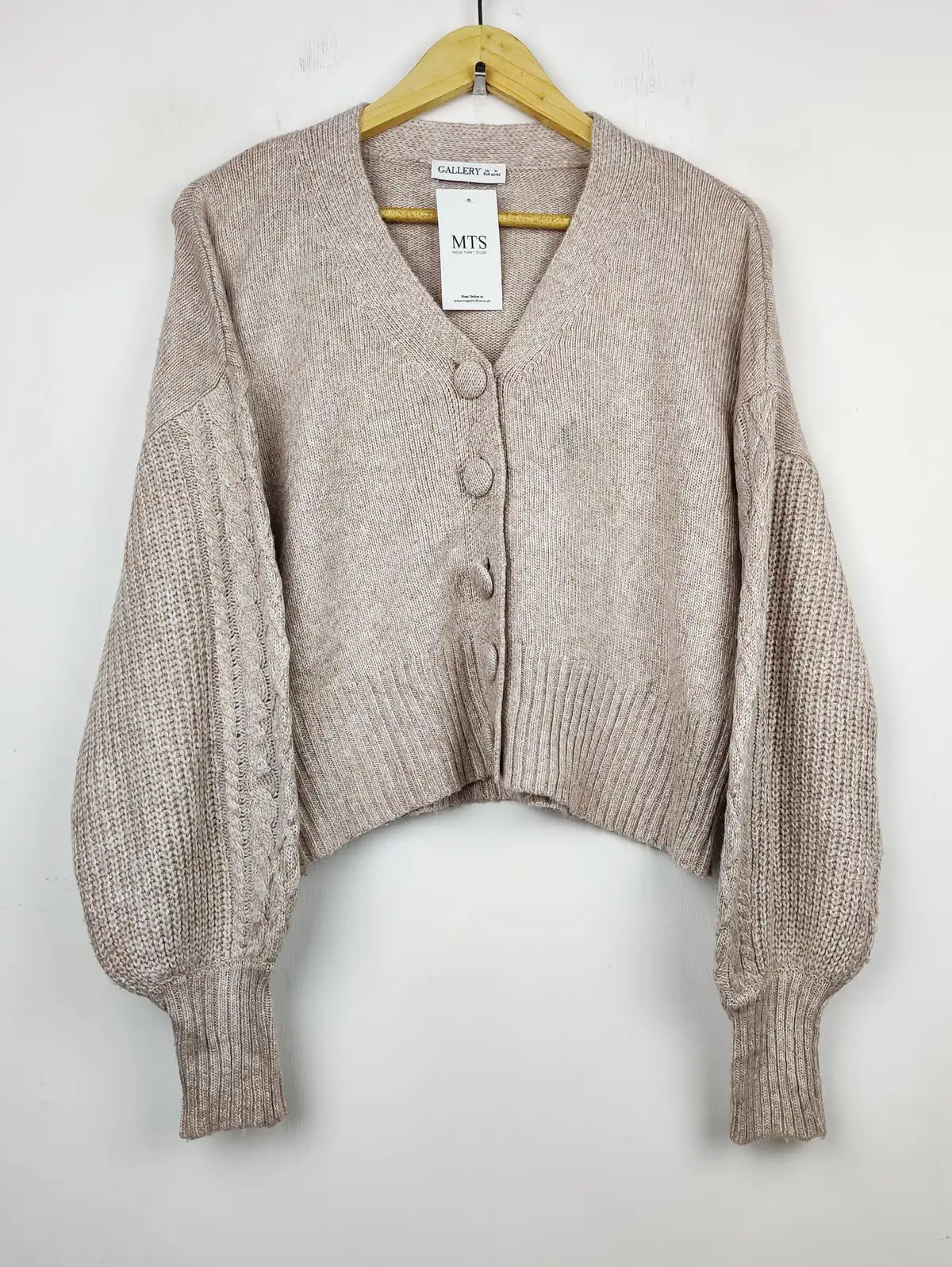 Buy online pre-used pre-loved 100% authentic & Original branded Gallery (LS-8628) available in Pakistan. Top international brands avilable.