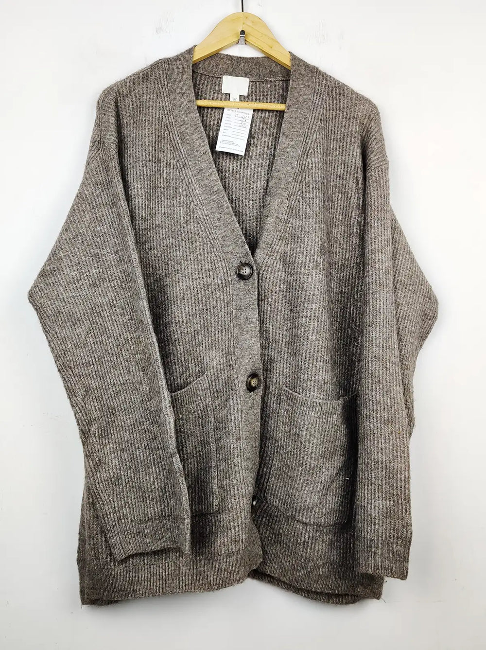 Buy online pre-used pre-loved 100% authentic & Original branded H&M (LS-8672) available in Pakistan. Top international brands avilable.