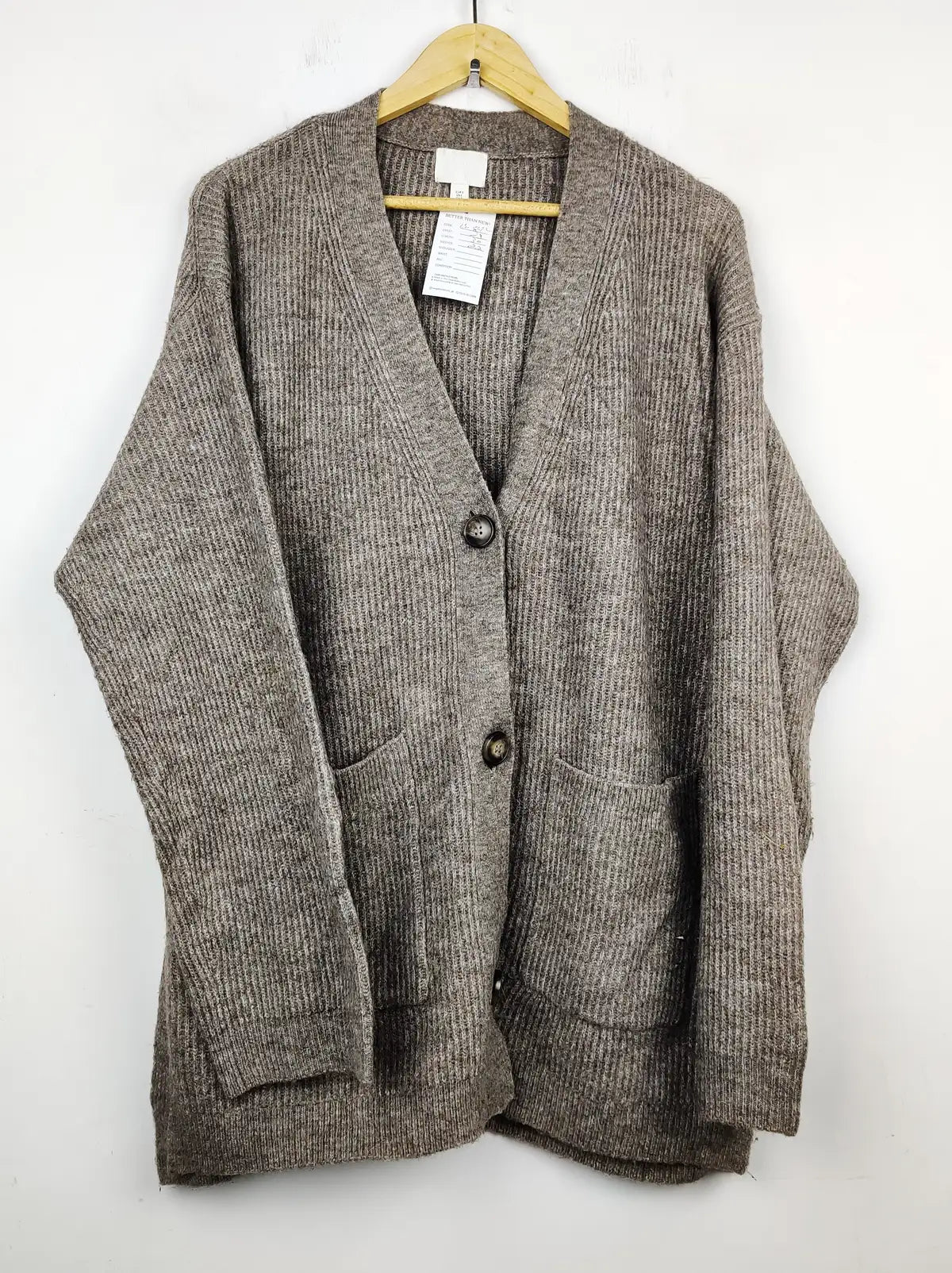 Buy online pre-used pre-loved 100% authentic & Original branded H&M (LS-8672) available in Pakistan. Top international brands avilable.