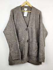 Buy online pre-used pre-loved 100% authentic & Original branded H&M (LS-8672) available in Pakistan. Top international brands avilable.