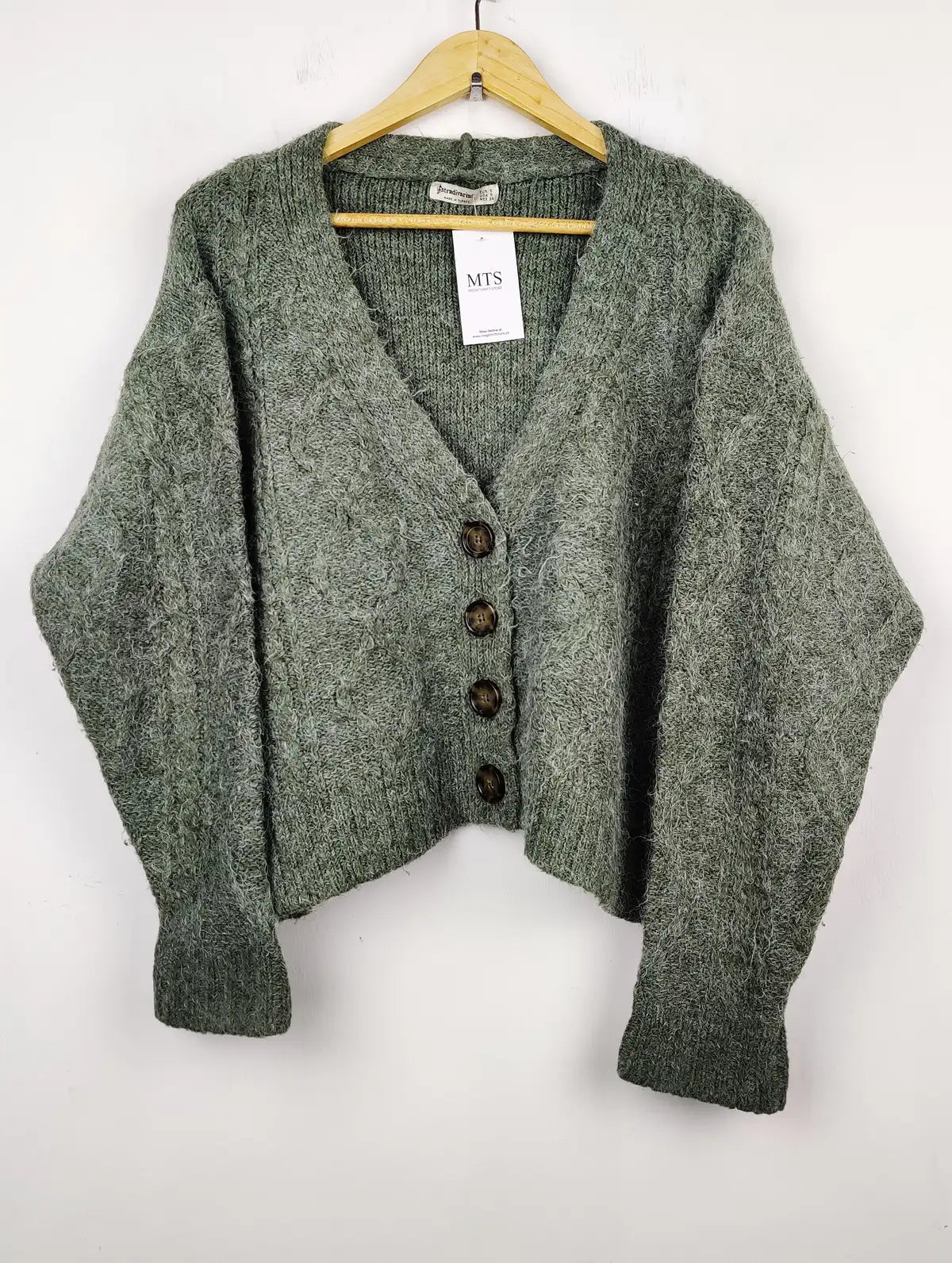 Buy online pre-used pre-loved 100% authentic & Original branded Stradivarius (LS-8677) available in Pakistan. Top international brands avilable.