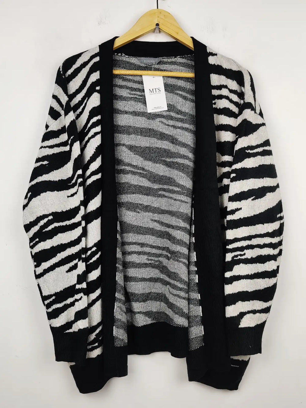 Buy online pre-used pre-loved 100% authentic & Original branded Debenhams (LS-8694) available in Pakistan. Top international brands avilable.