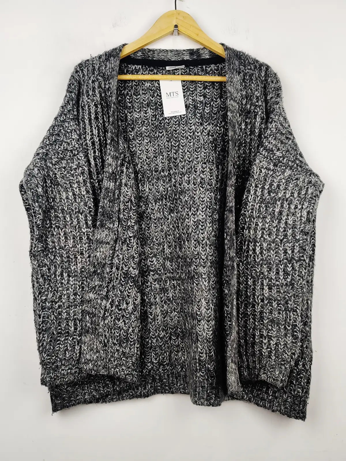 Buy online pre-used pre-loved 100% authentic & Original branded Noisy May (LS-8731) available in Pakistan. Top international brands avilable.