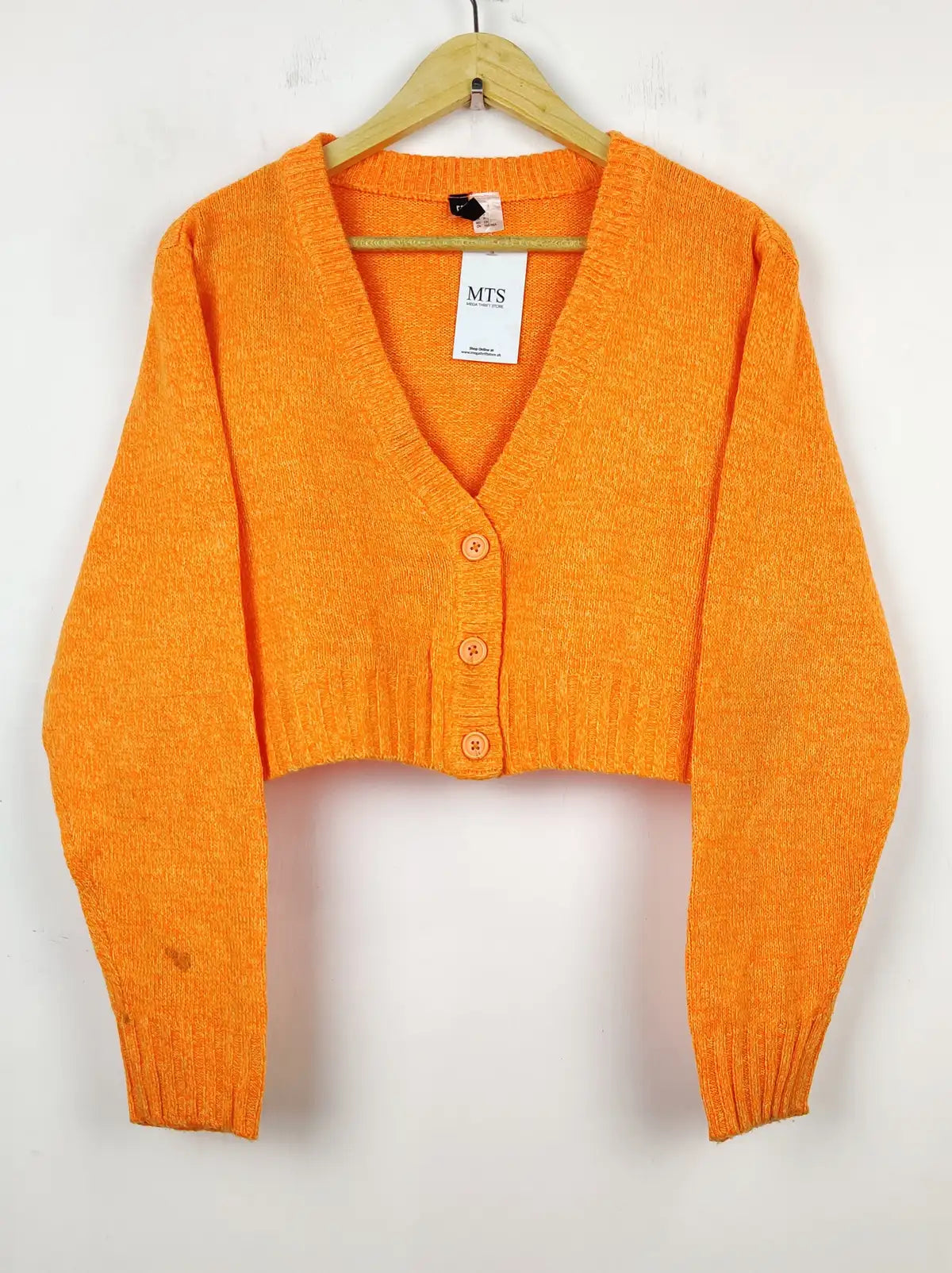 Buy online pre-used pre-loved 100% authentic & Original branded H&M (LS-8781) available in Pakistan. Top international brands avilable.