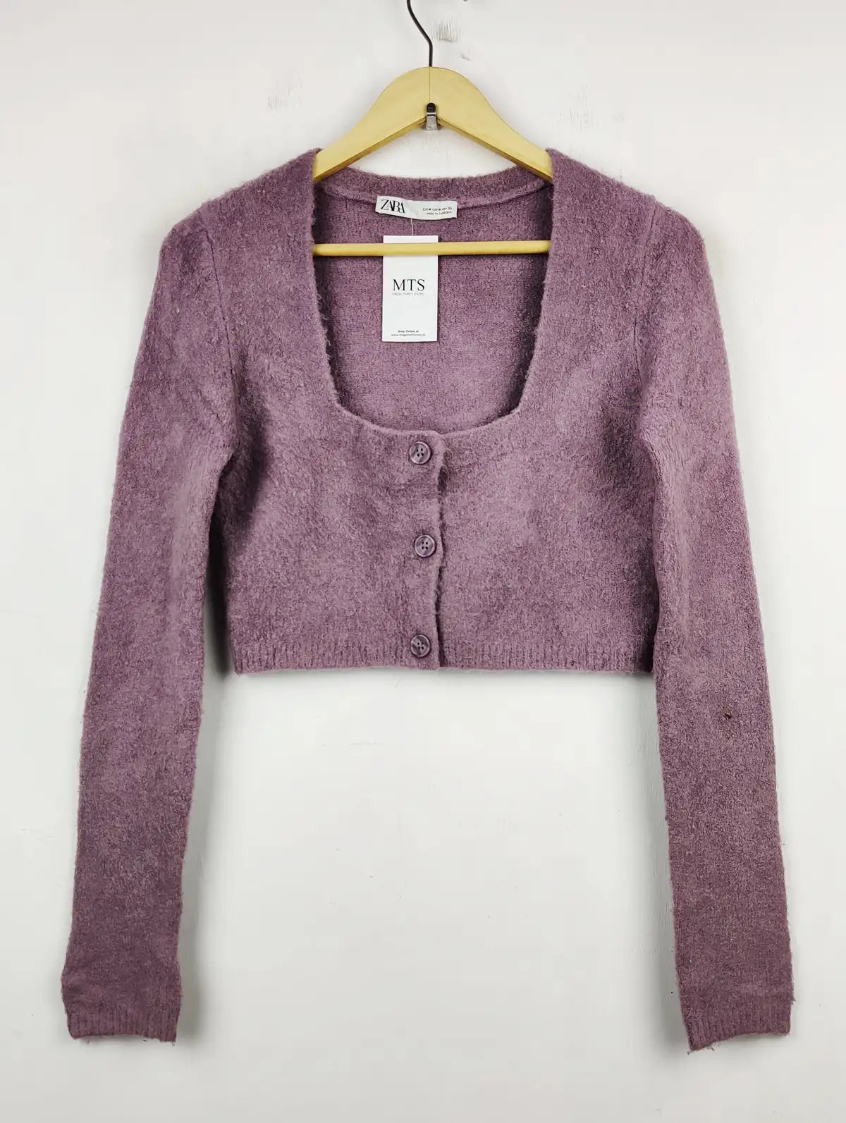 Buy online pre-used pre-loved 100% authentic & Original branded Zara (LS-8819) available in Pakistan. Top international brands avilable.