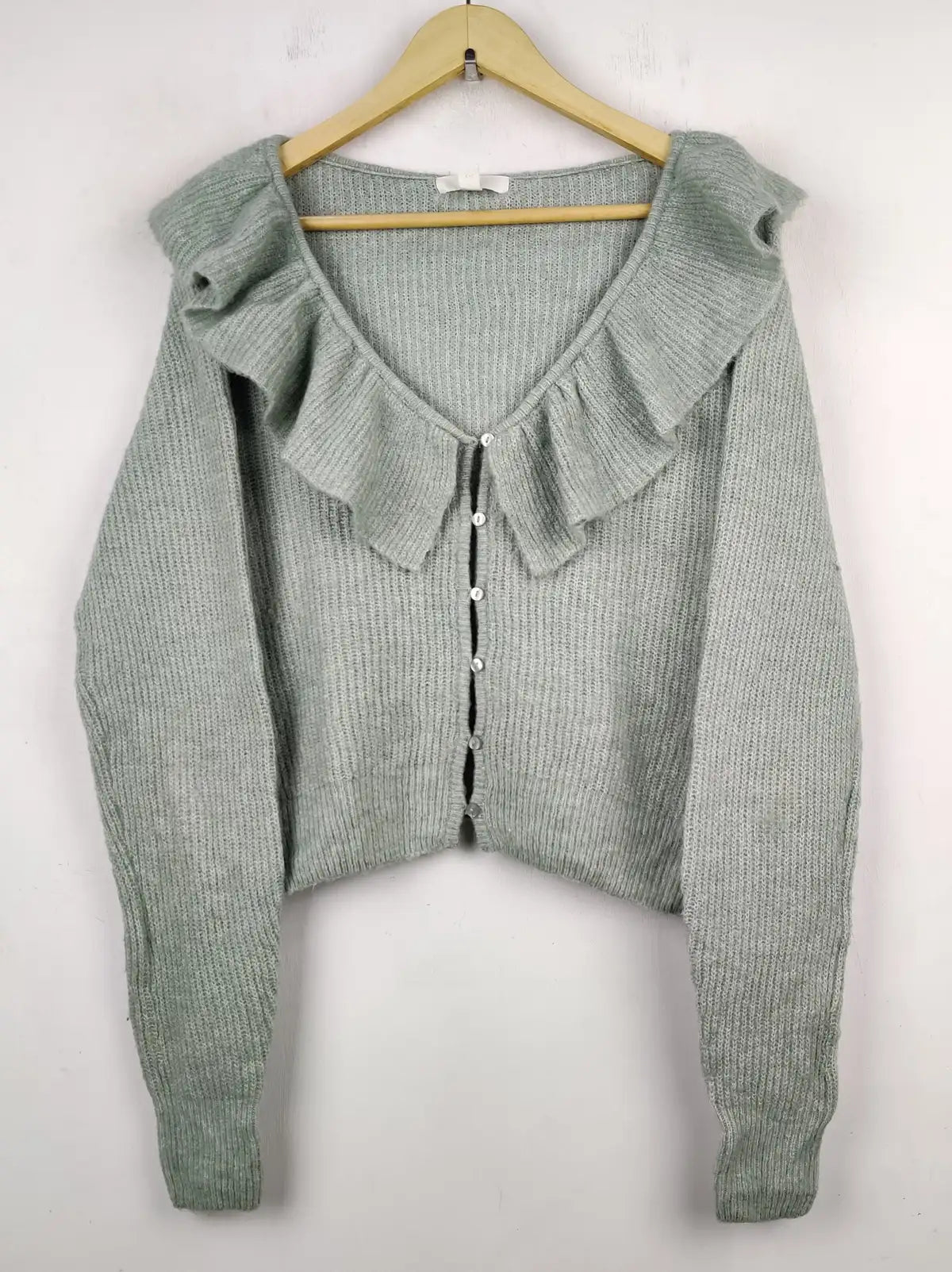 Buy online pre-used pre-loved 100% authentic & Original branded H&M (LS-8823) available in Pakistan. Top international brands avilable.