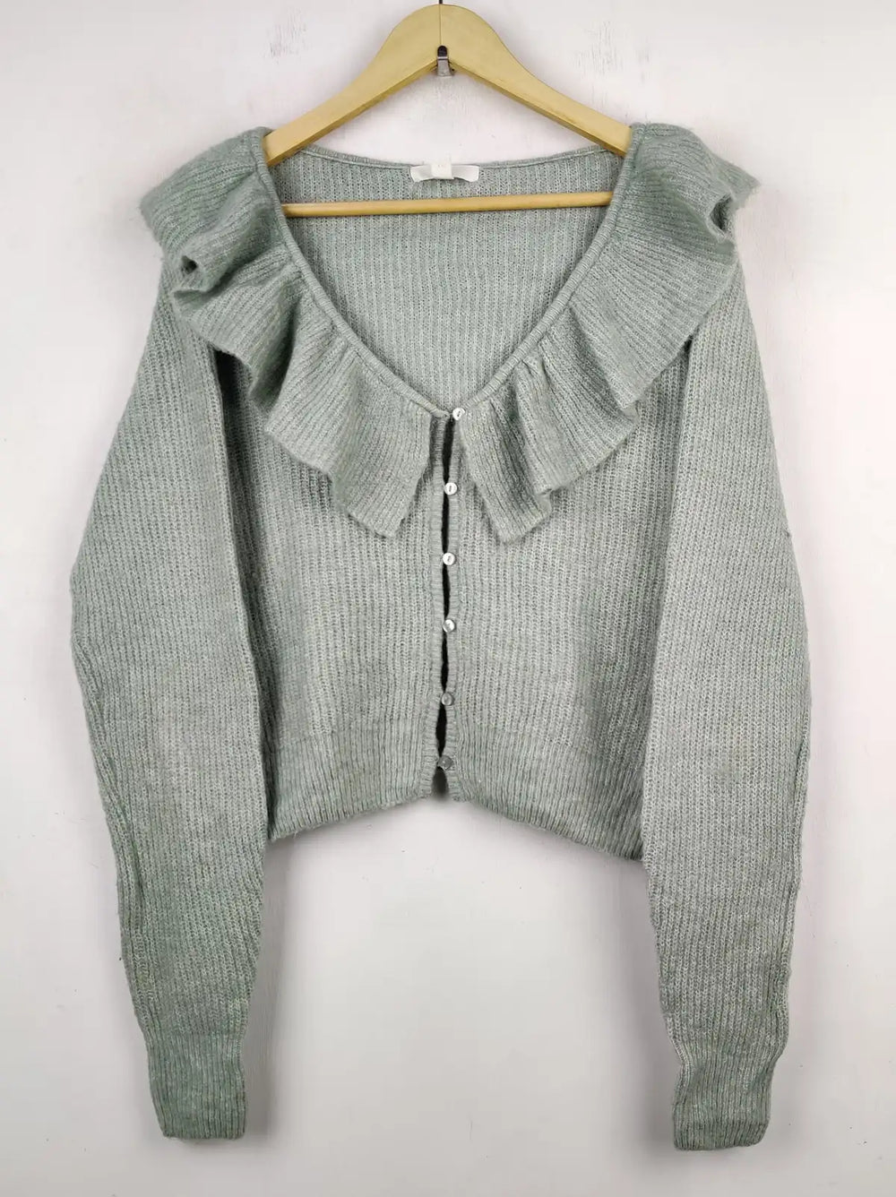 Buy online pre-used pre-loved 100% authentic & Original branded H&M (LS-8823) available in Pakistan. Top international brands avilable.