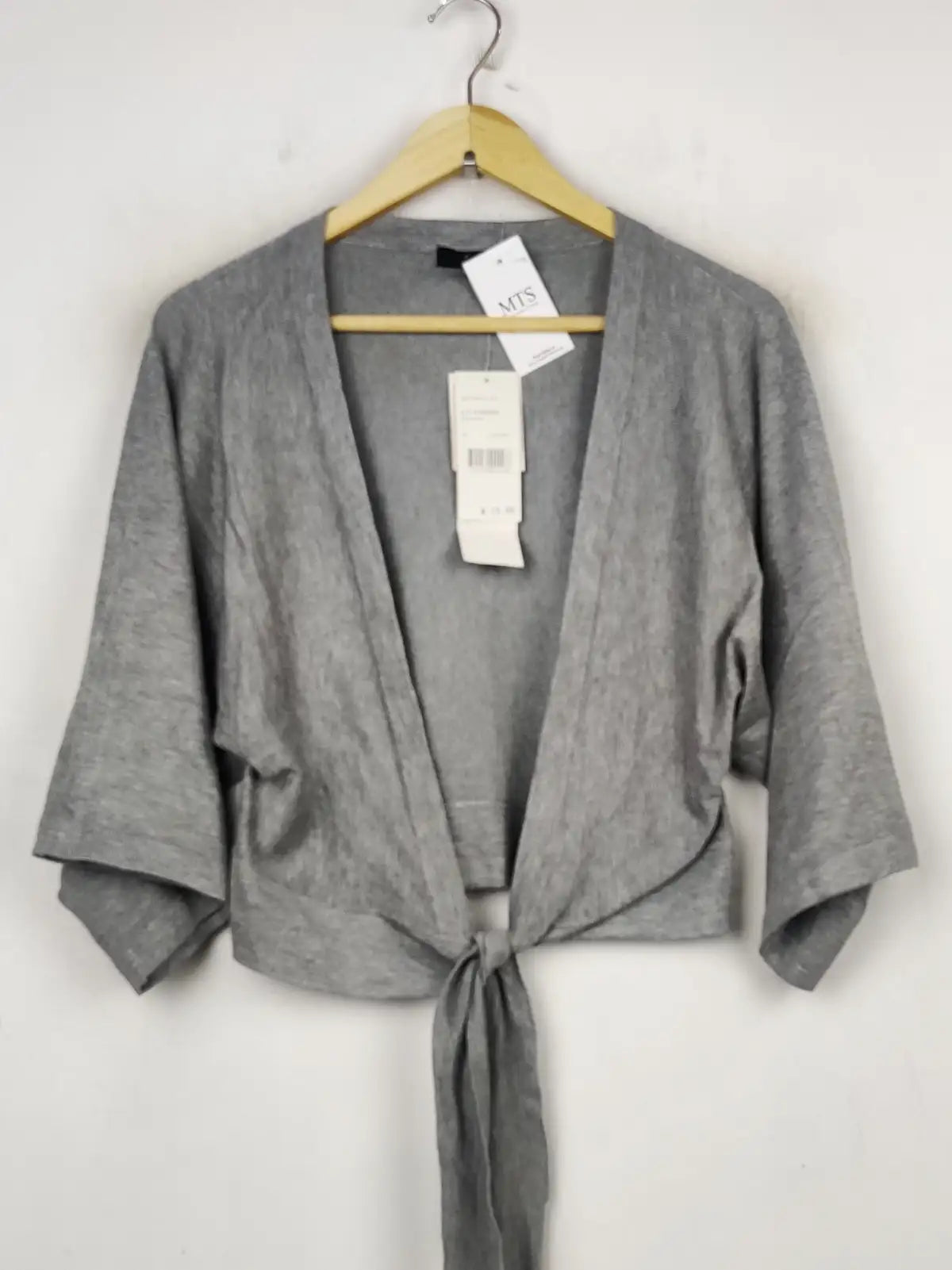 Buy online pre-used pre-loved 100% authentic & Original branded Actuelle (LS-8907) available in Pakistan. Top international brands avilable.