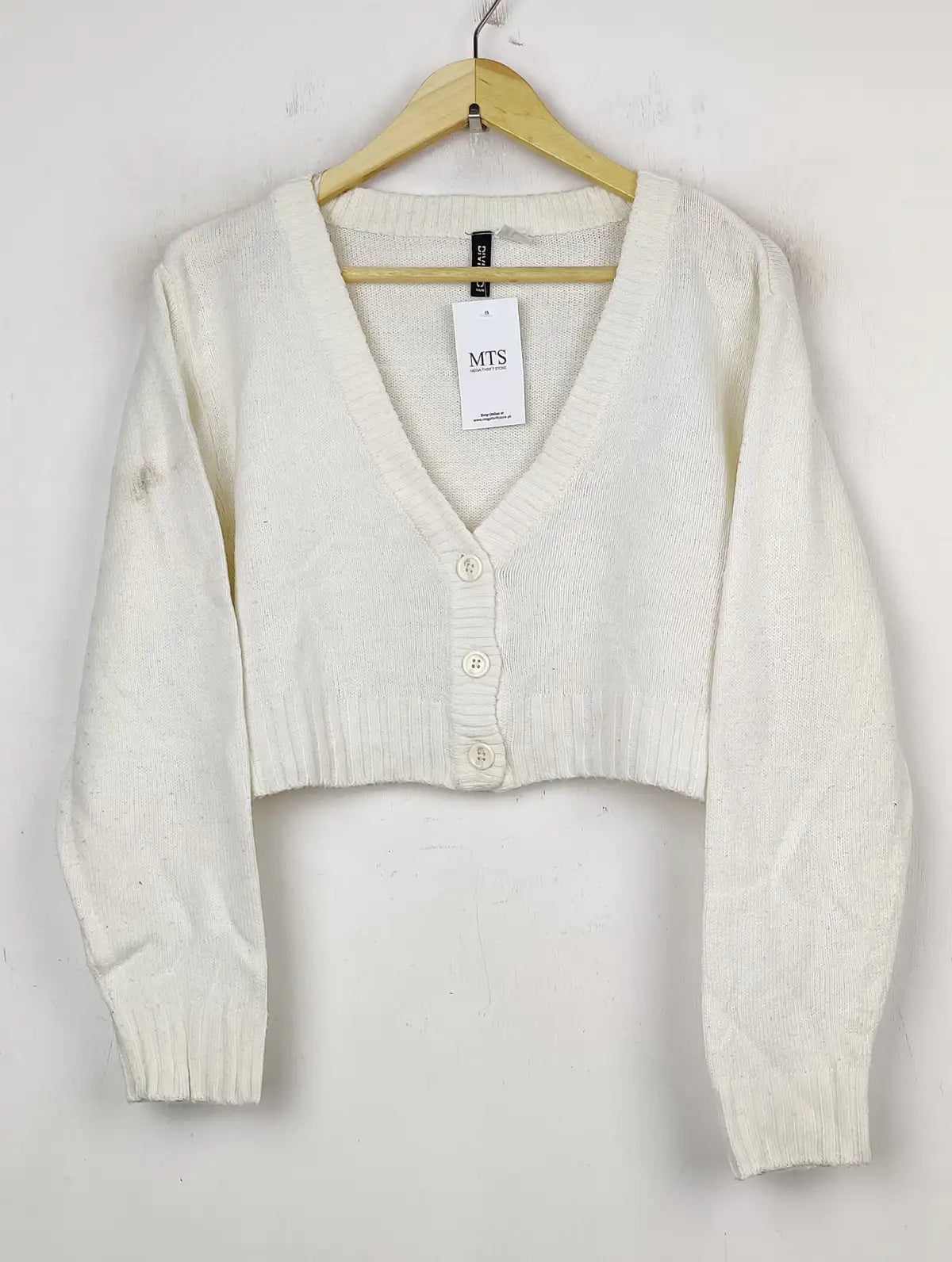 Buy online pre-used pre-loved 100% authentic & Original branded H&M (LS-8916) available in Pakistan. Top international brands avilable.