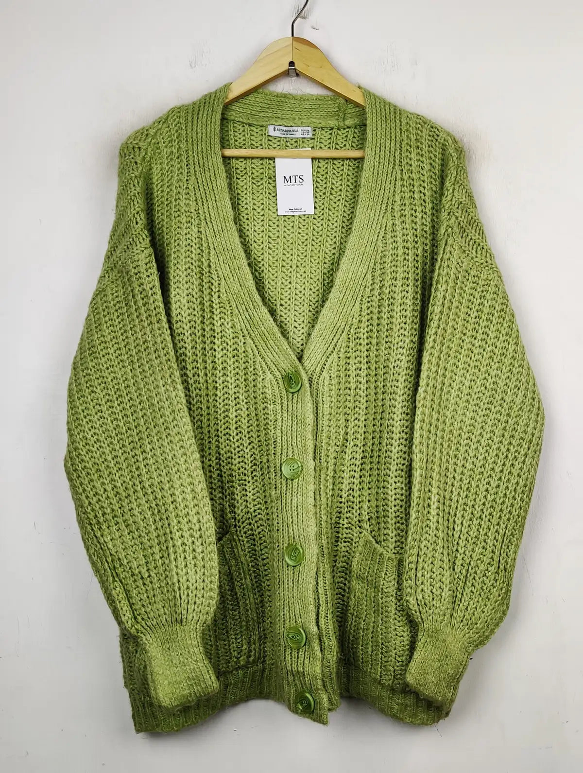 Buy online pre-used pre-loved 100% authentic & Original branded Stradivarius (LS-8991) available in Pakistan. Top international brands avilable.