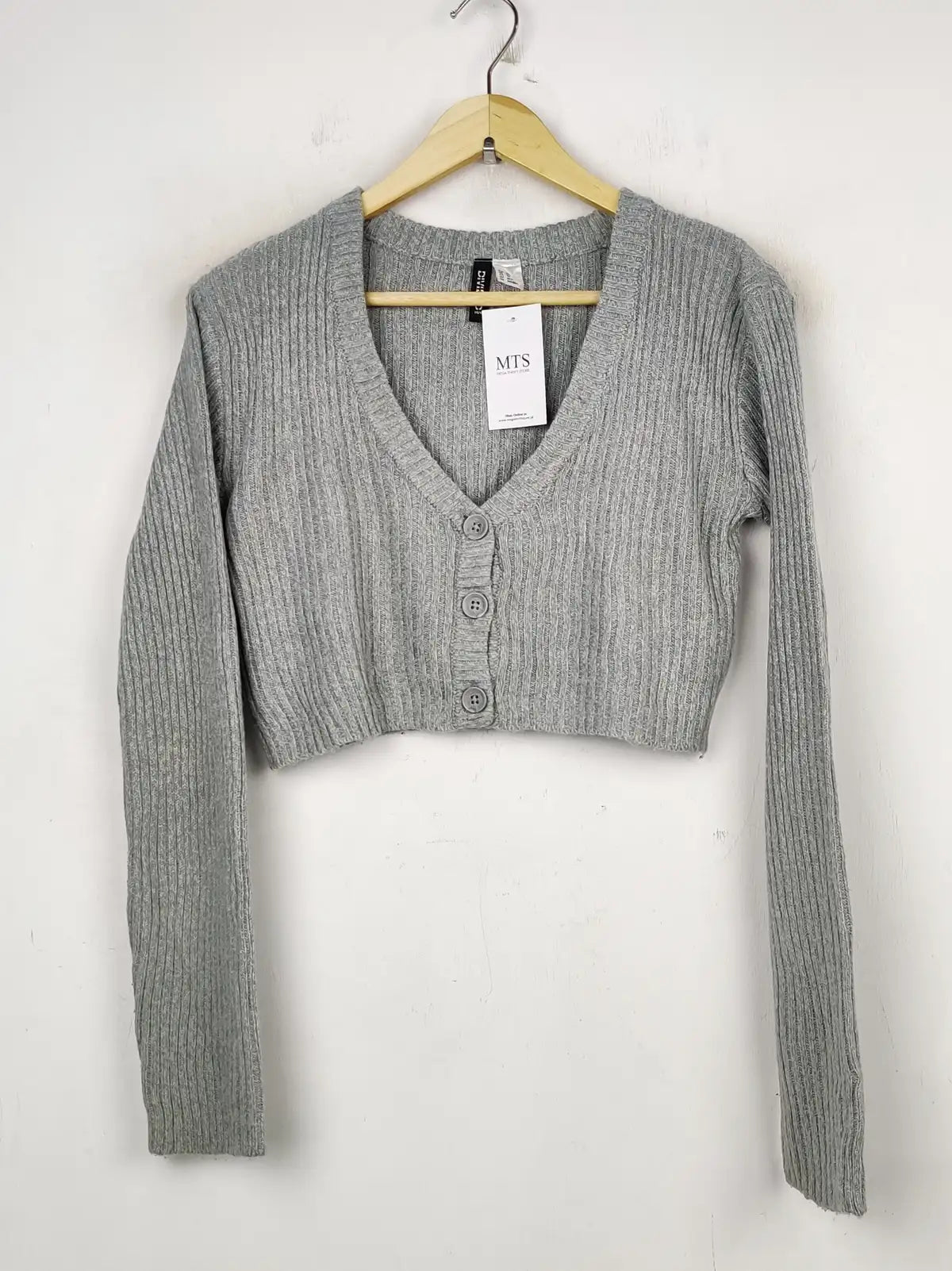 Buy online pre-used pre-loved 100% authentic & Original branded H&M (LS-9005) available in Pakistan. Top international brands avilable.