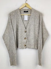 Buy online pre-used pre-loved 100% authentic & Original branded Bershka (LS-9031) available in Pakistan. Top international brands avilable.